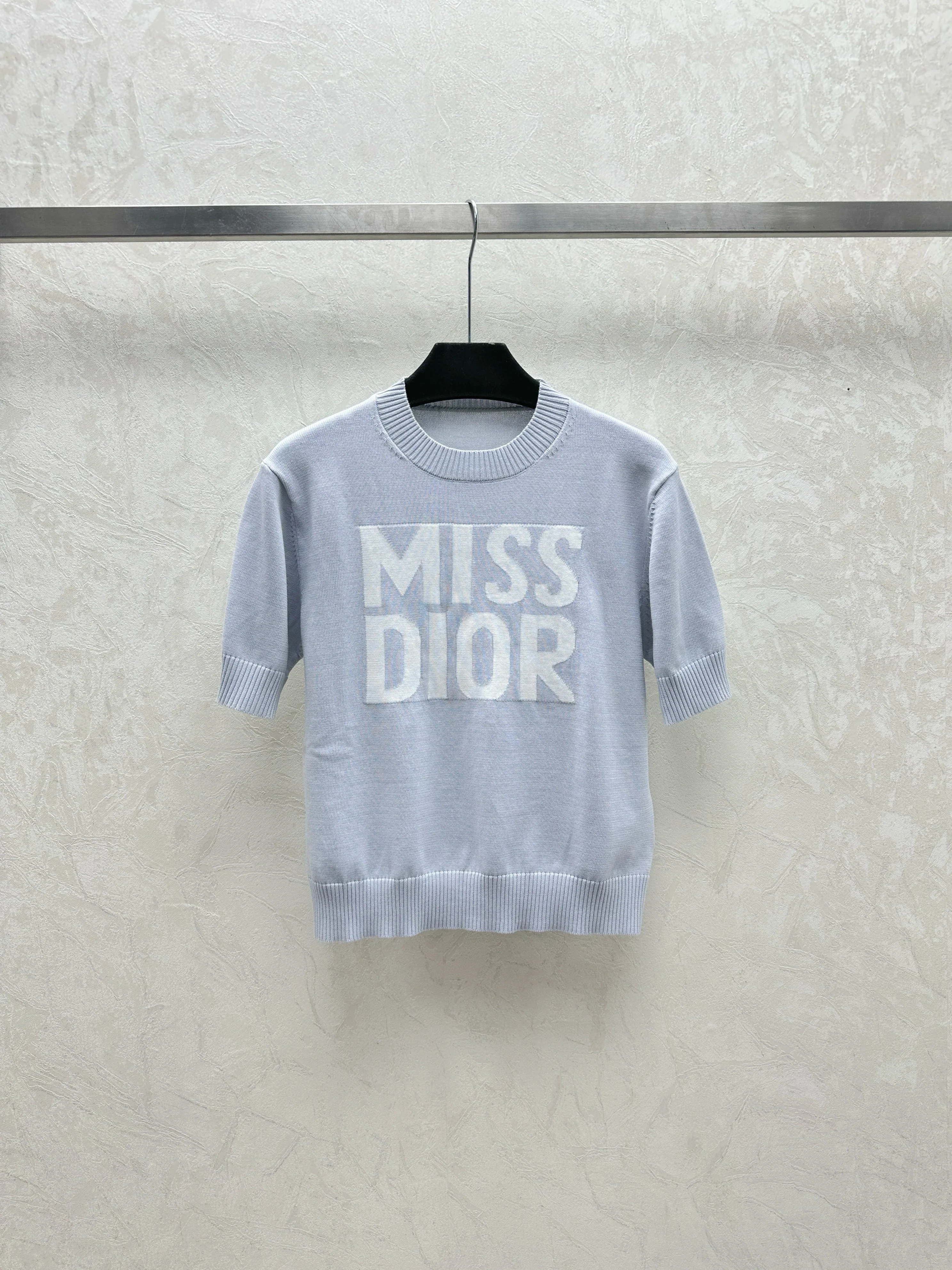 Simple contrast color knitted round neck short-sleeved top - Ultra-Collectible