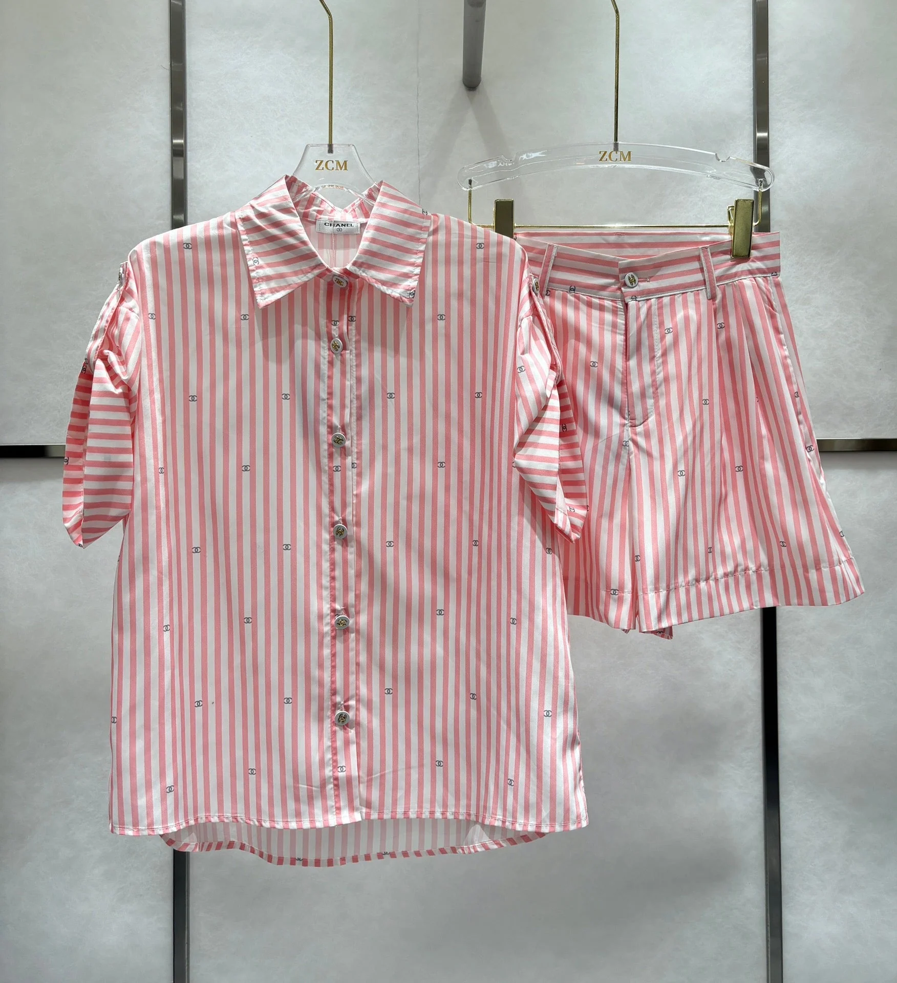 Striped shirt suit - Ultra-Collectible