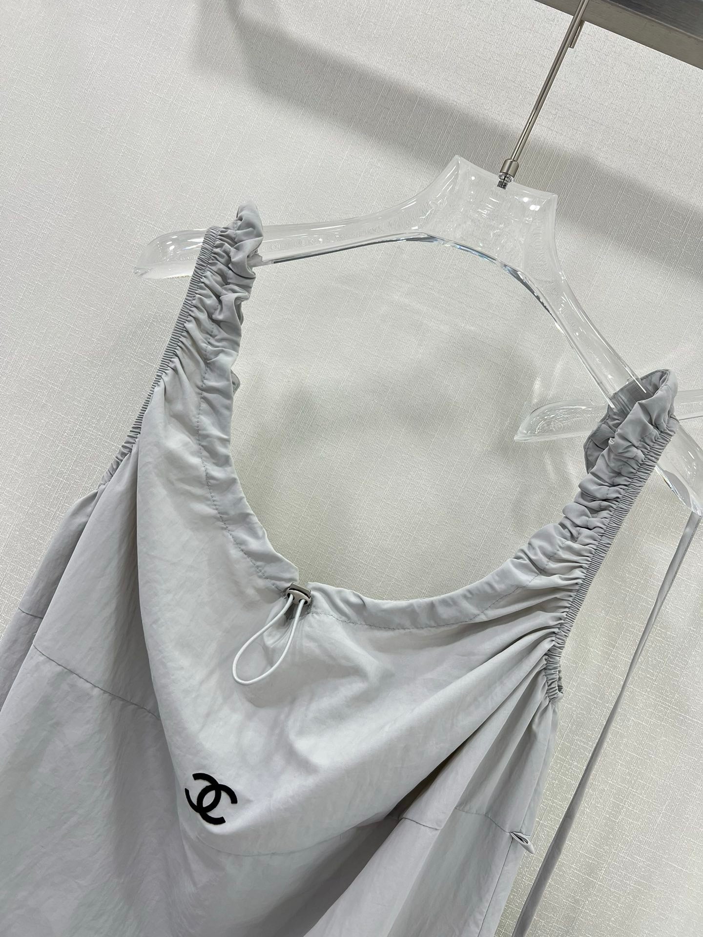 Workwear style with a small bag dress - Ultra-Collectible