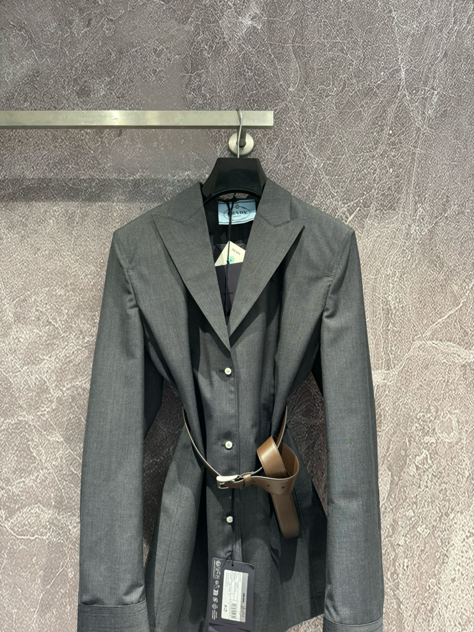 Premium gray worsted wool suit - Ultra-Collectible