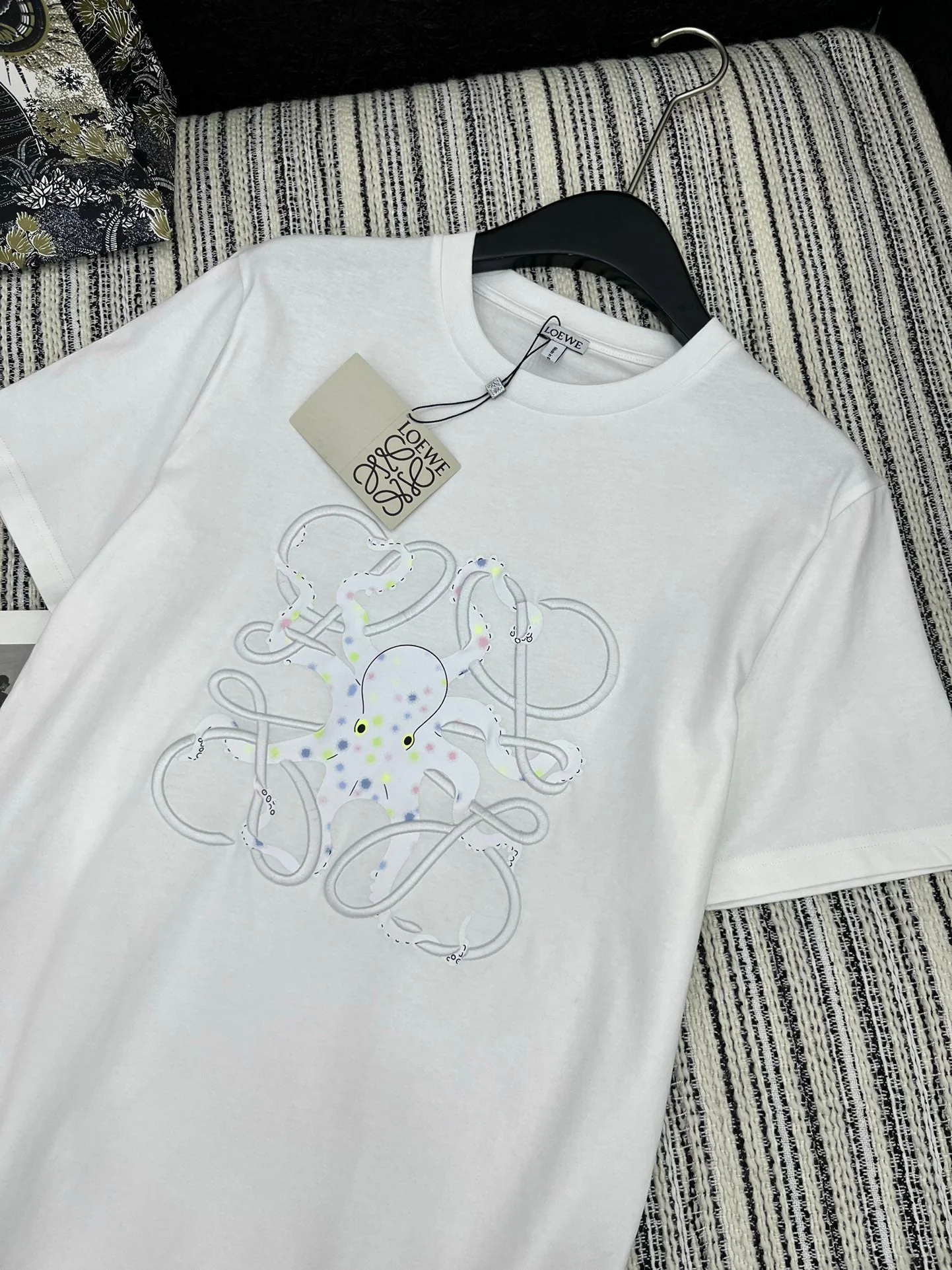 Round neck embroidered short sleeves 𝑇𝑒𝑒 - Ultra-Collectible