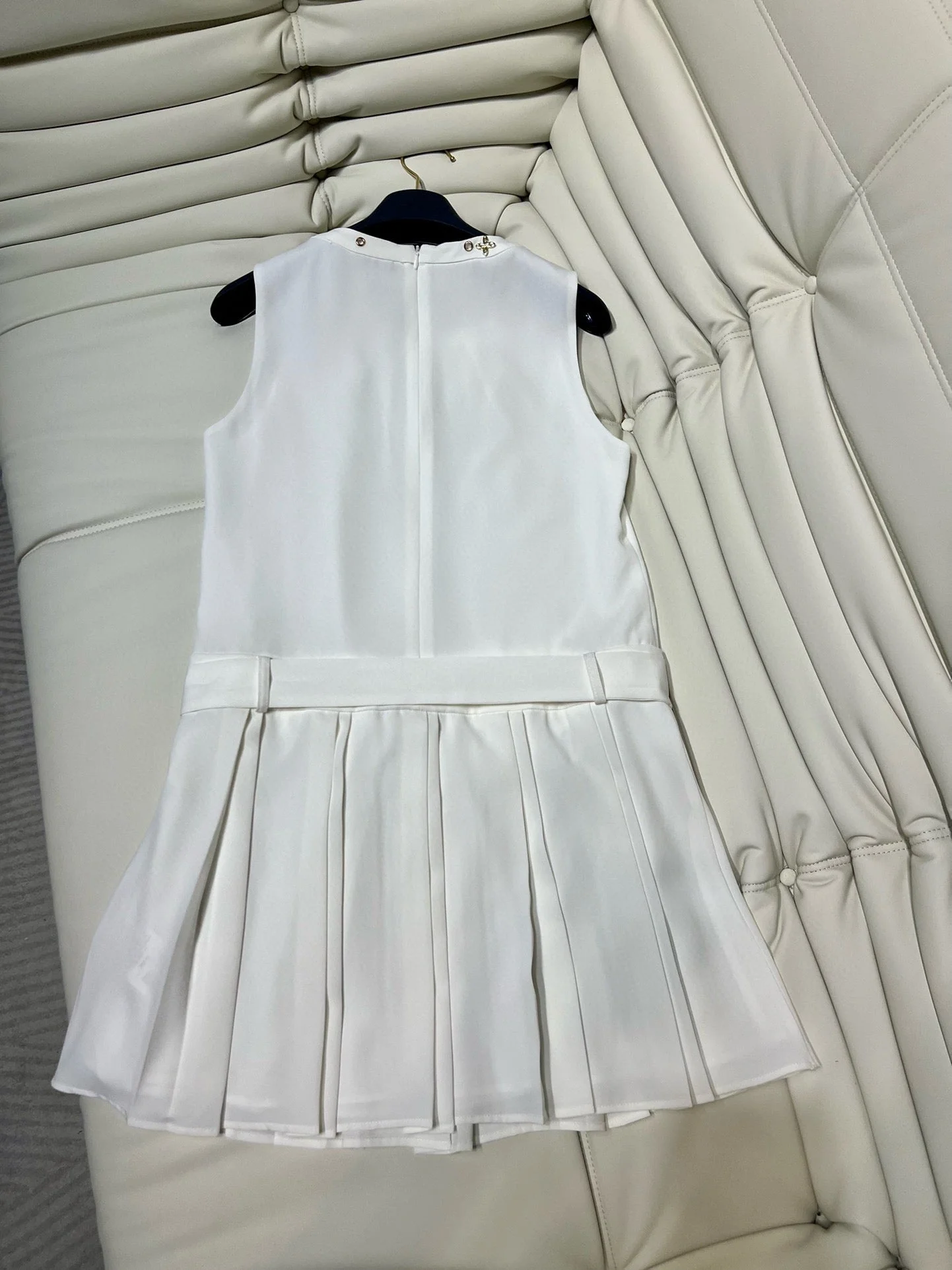 Belt pleated dress - Ultra-Collectible