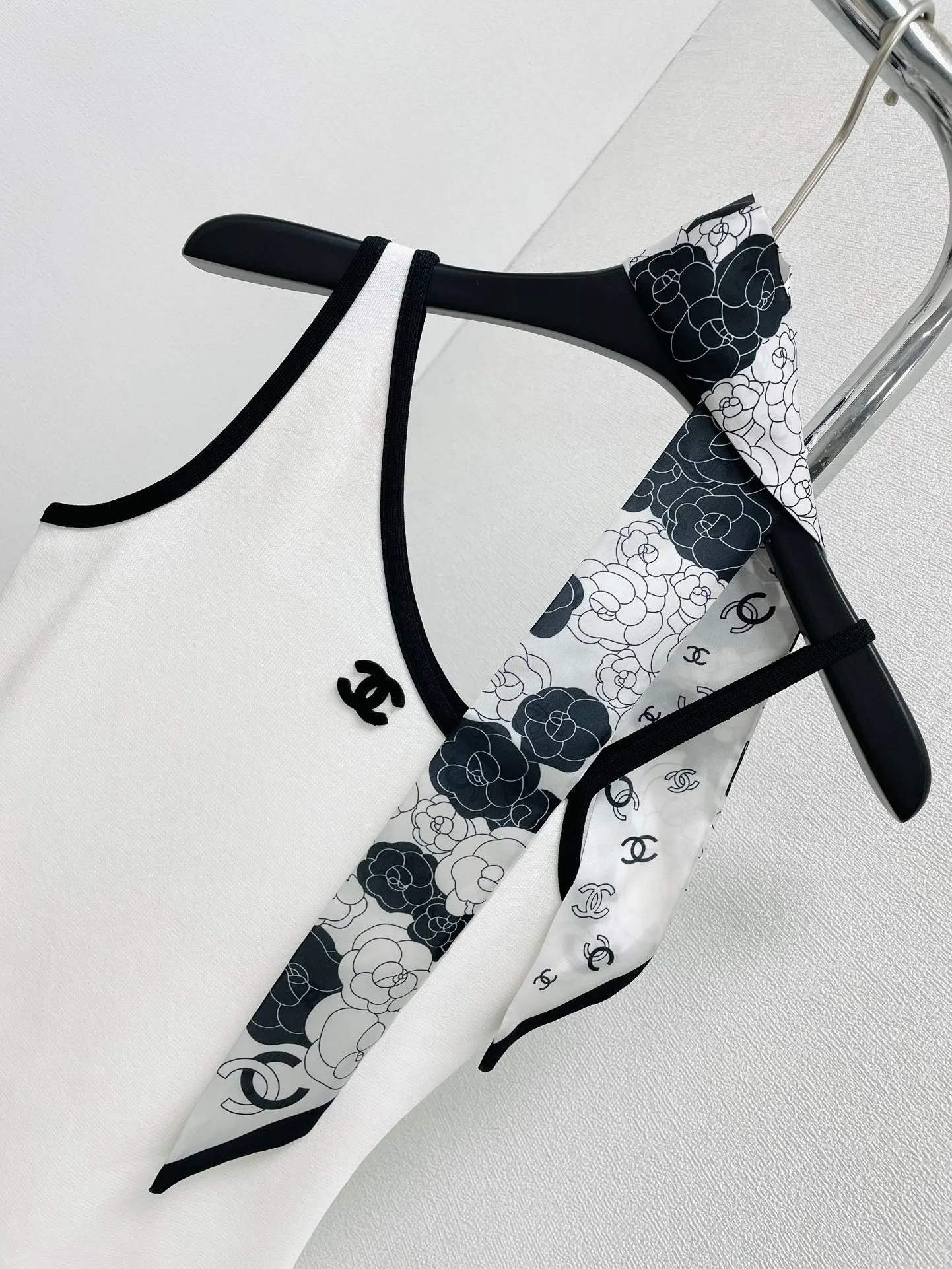 Off-shoulder suspender skirt - Ultra-Collectible