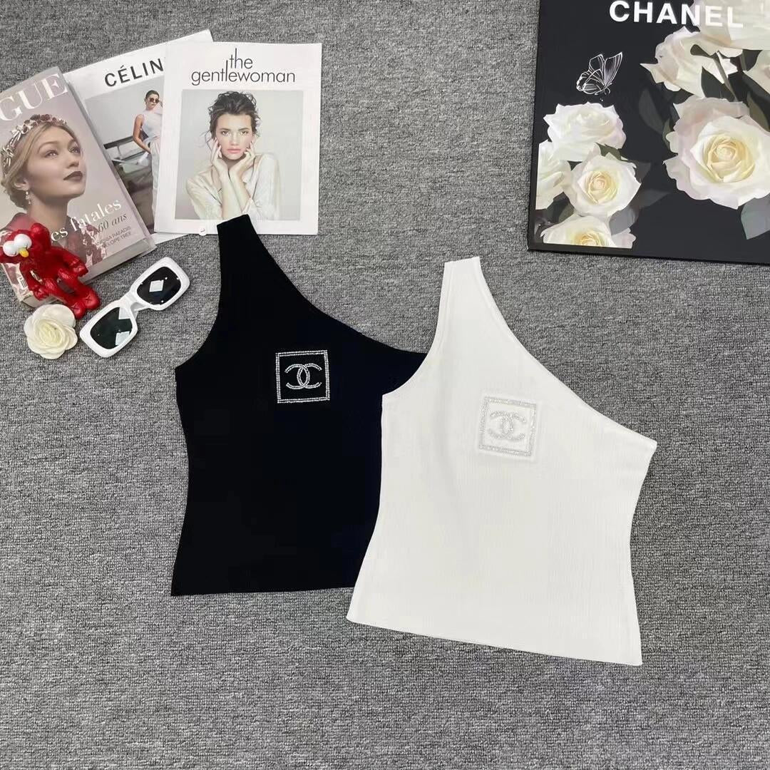 Off-shoulder knitted vest - Ultra-Collectible