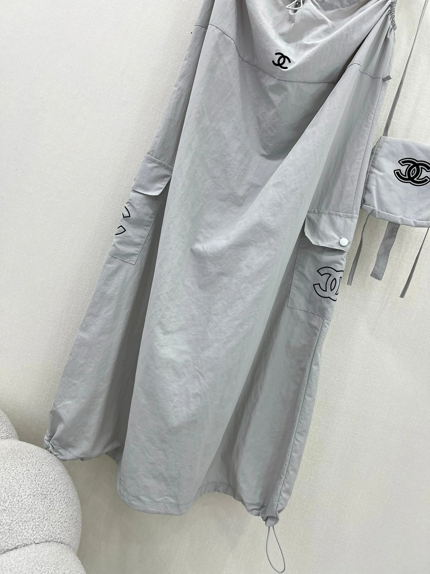 Workwear style with a small bag dress - Ultra-Collectible