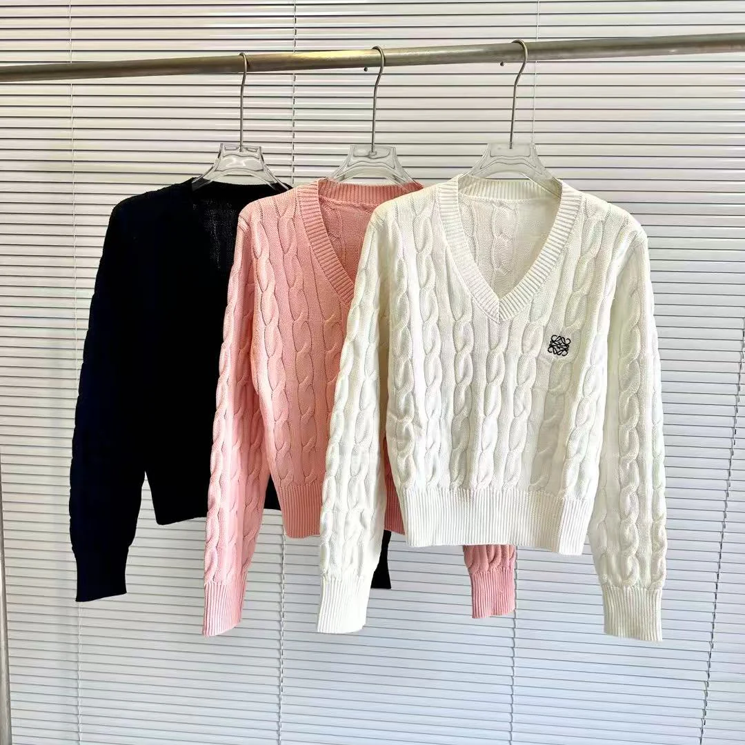 Twisted V-neck embroidered short sweater - Ultra-Collectible