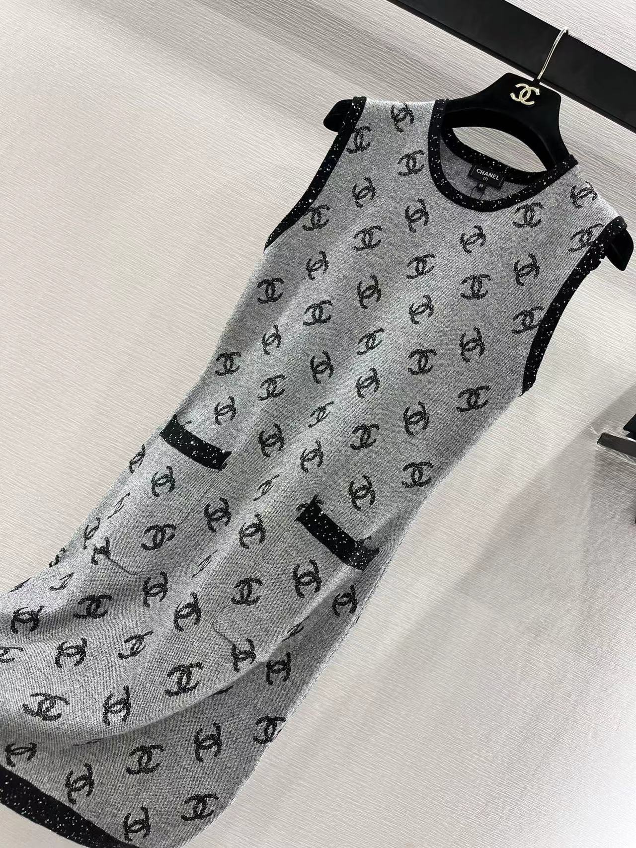 Sleeveless knitted dress - Ultra-Collectible