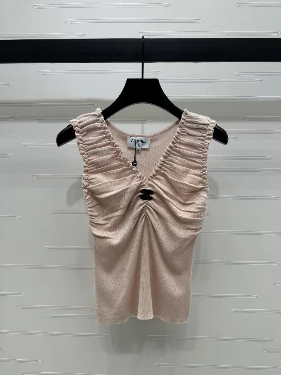 pleated v knitted vest - Ultra-Collectible