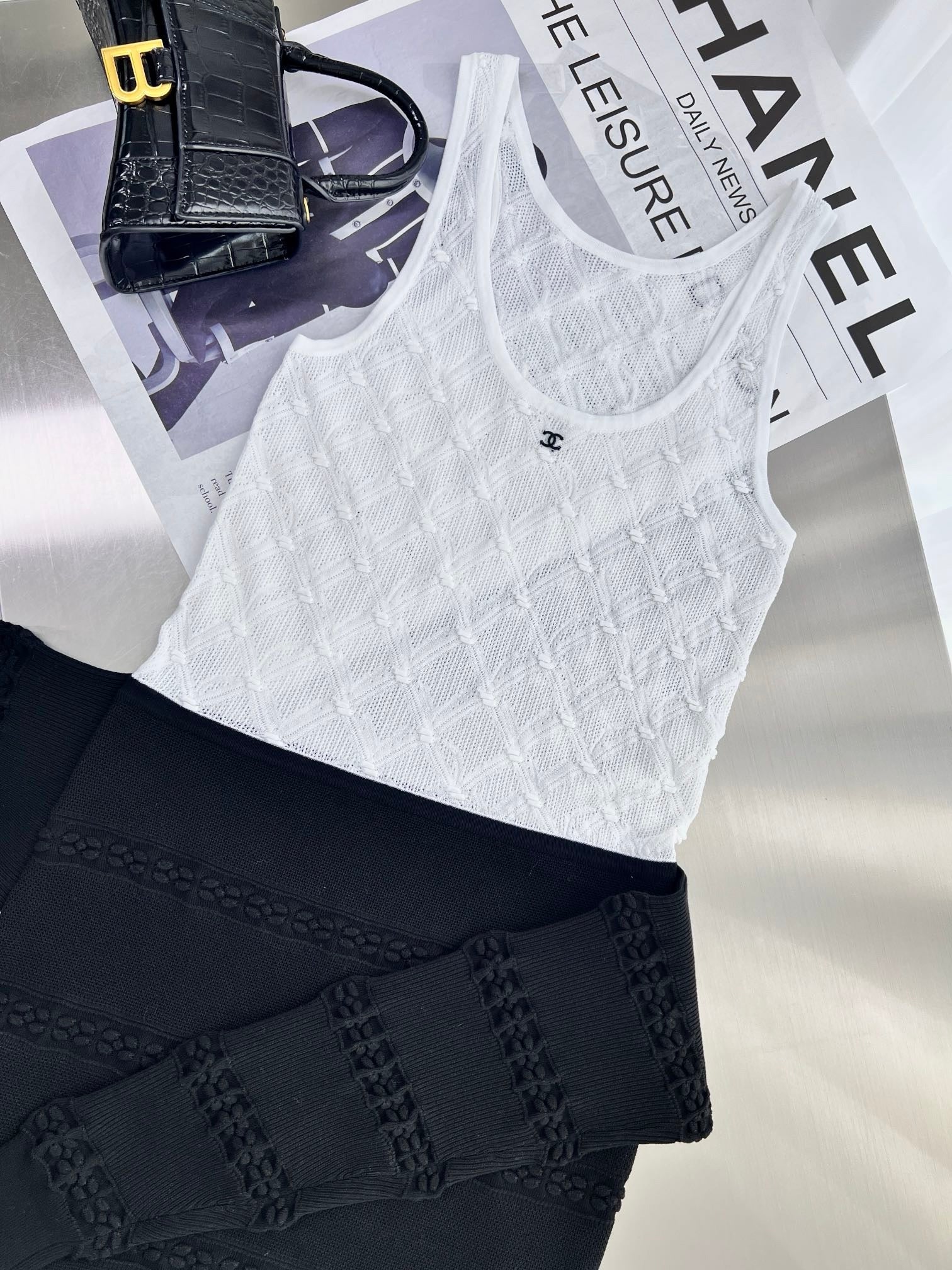 Contrast color vest dress - Ultra-Collectible