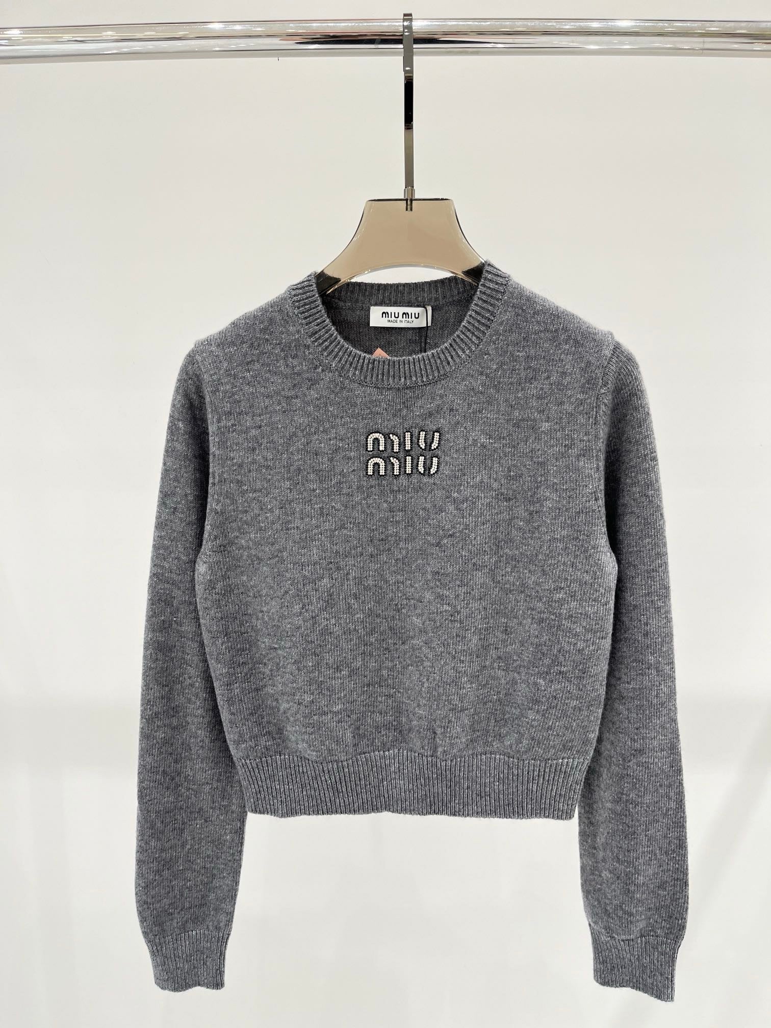 Rhinestone embroidered sweater - Ultra-Collectible