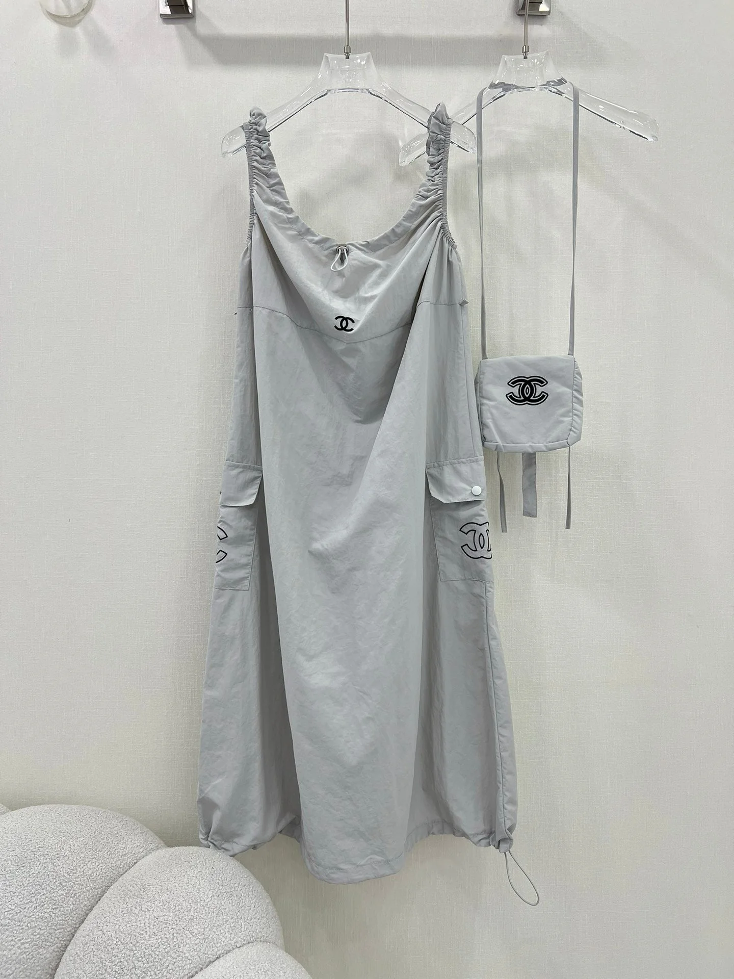 Workwear style with a small bag dress - Ultra-Collectible