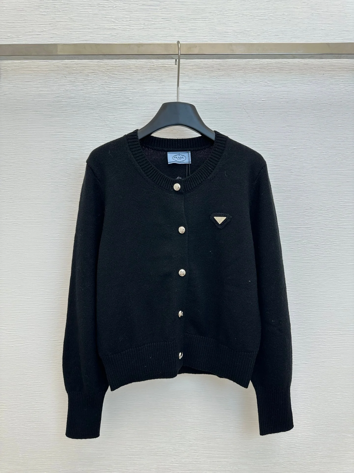 Knitted round neck long-sleeved cardigan with embroidered relief on the back - Ultra-Collectible