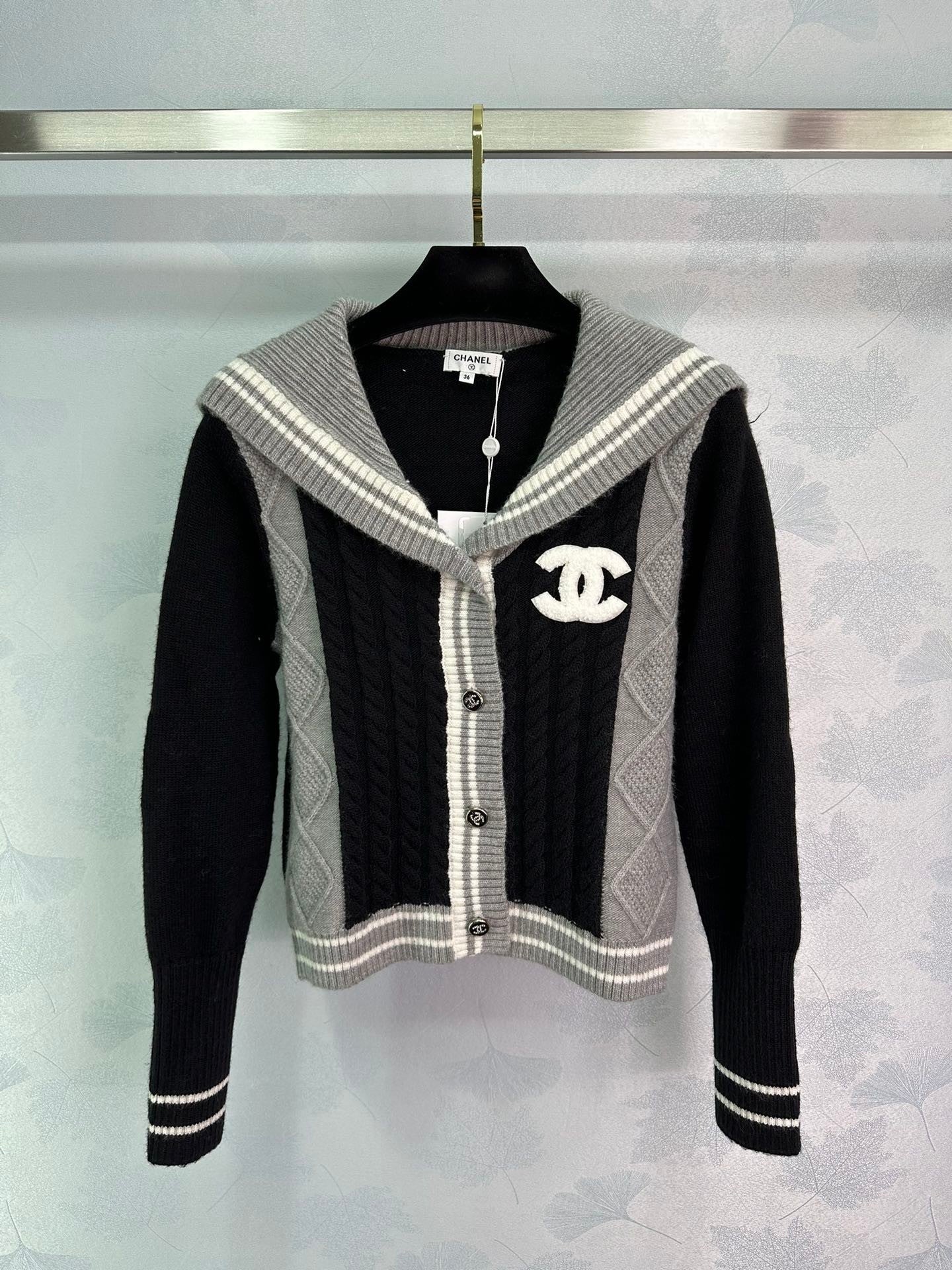 Contrast color knitted long sleeves - Ultra-Collectible