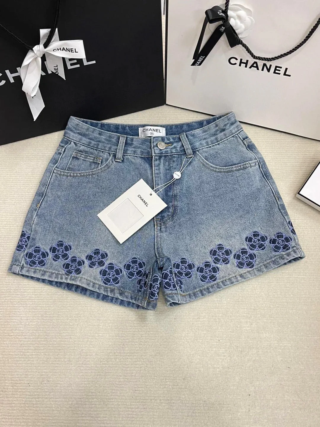 camellia embroidered shorts - Ultra-Collectible