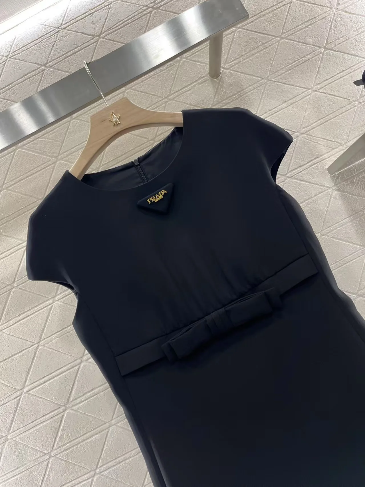 Bow short sleeve dress - Ultra-Collectible