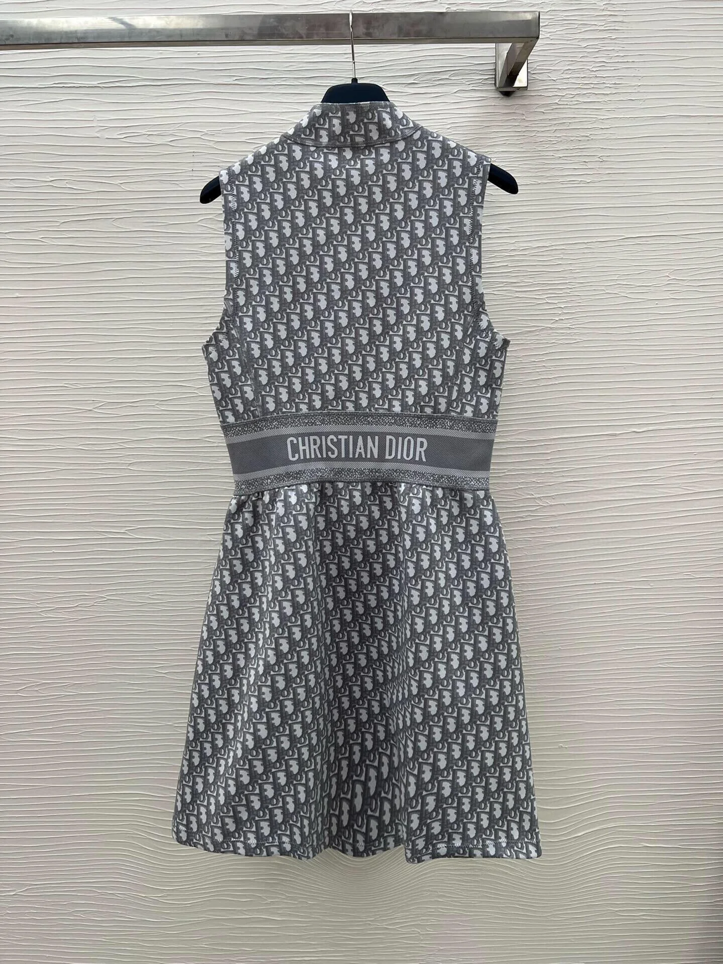 Presbyopia vest dress - Ultra-Collectible