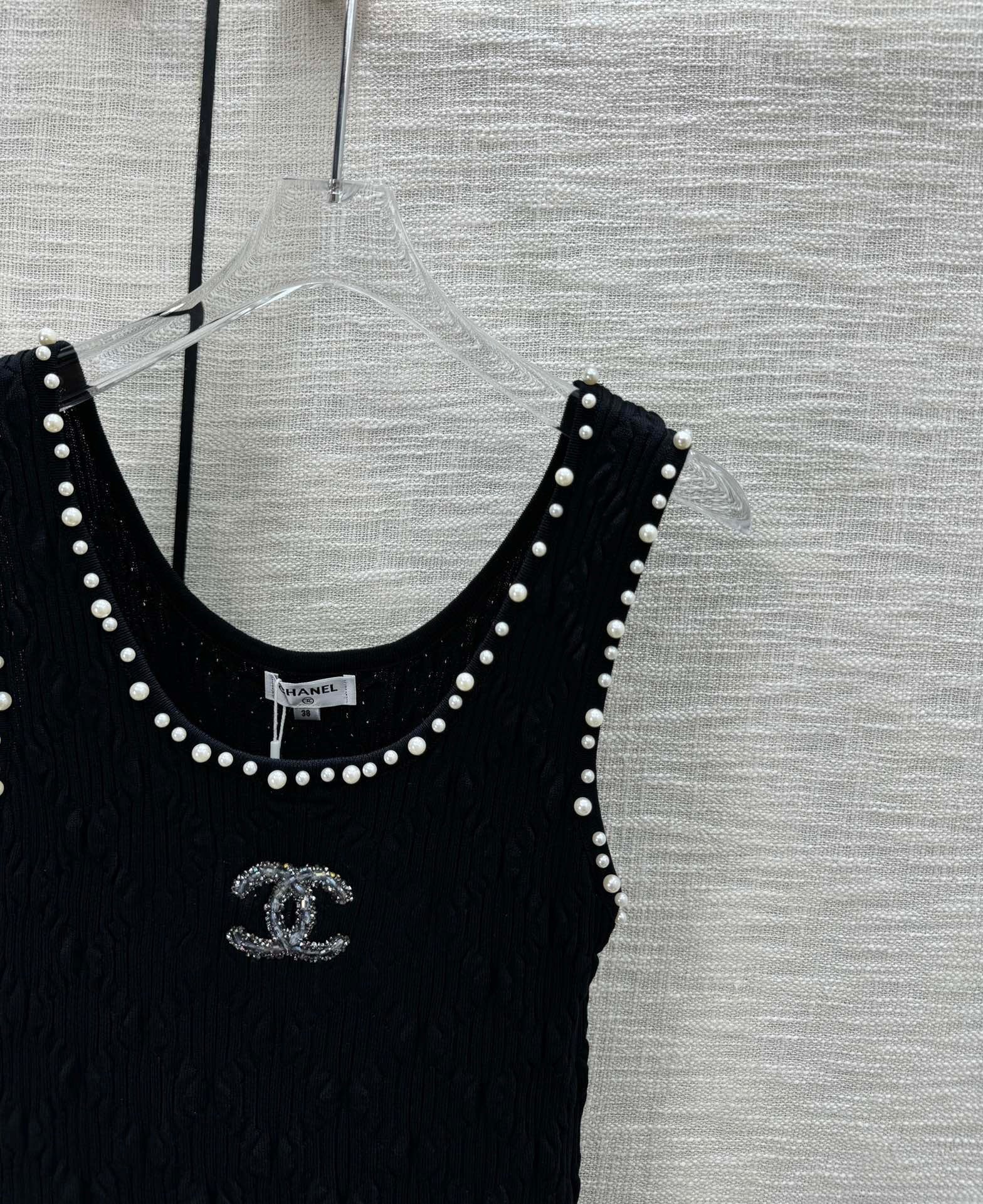 Pearl embellished light vest - Ultra-Collectible