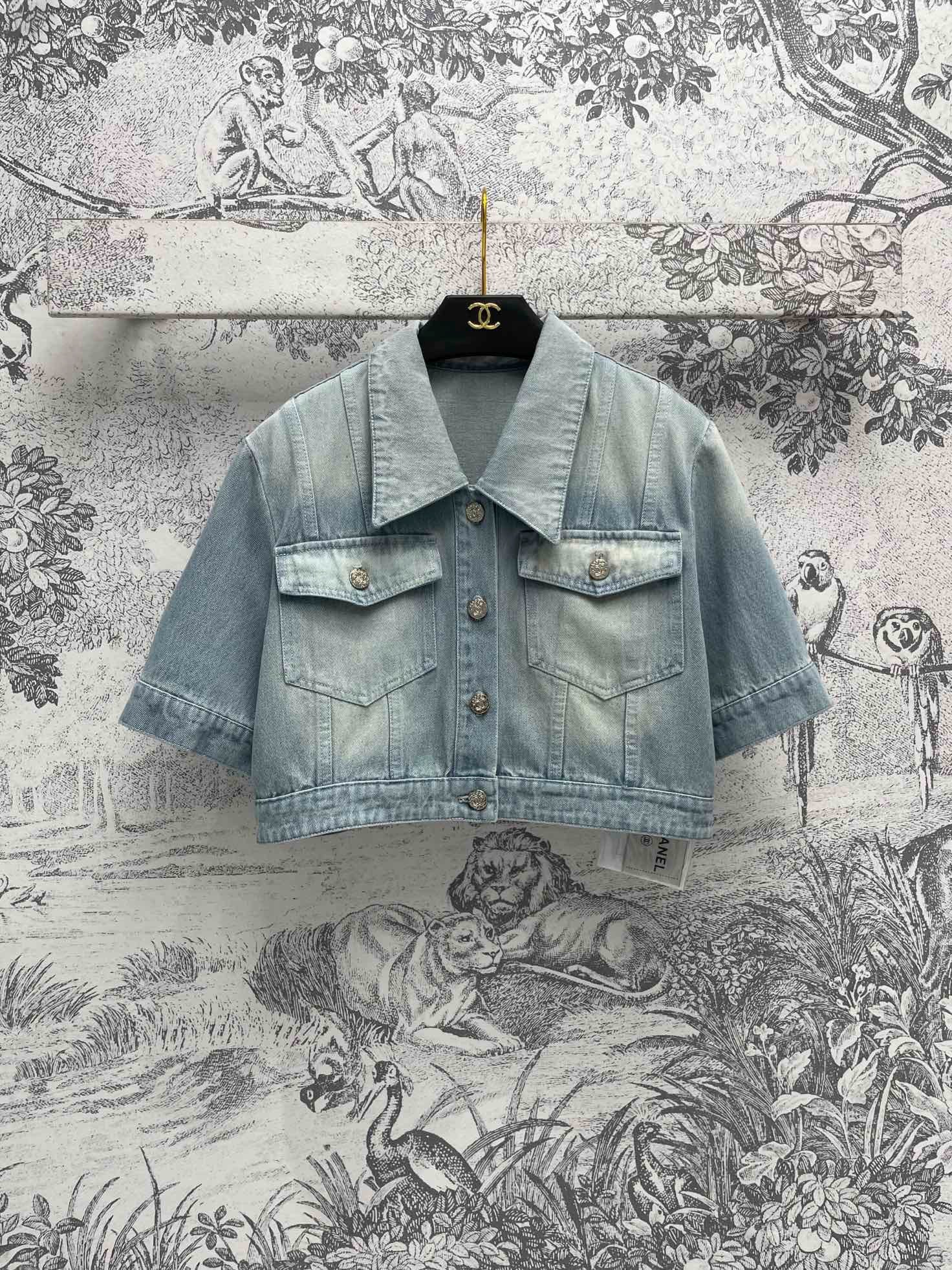 Short denim short sleeve jacket - Ultra-Collectible