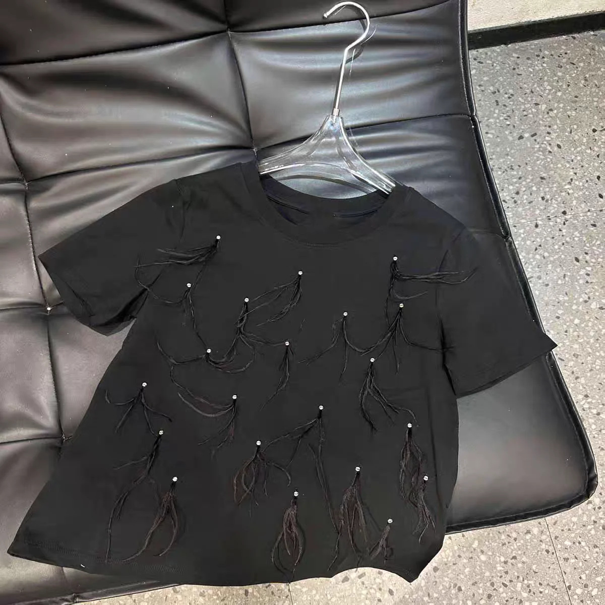 Feather tassel short-sleeved T-shirt - Ultra-Collectible