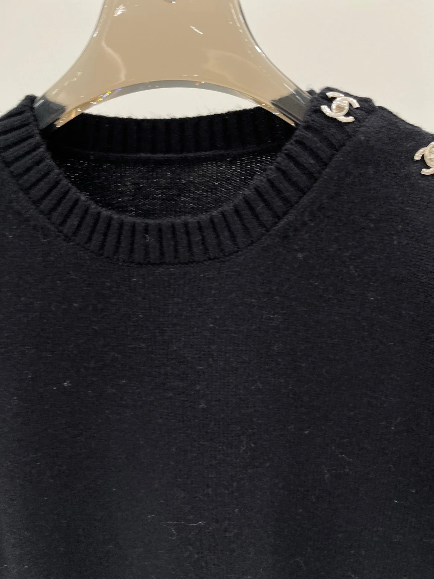 Simple style sweater - Ultra-Collectible