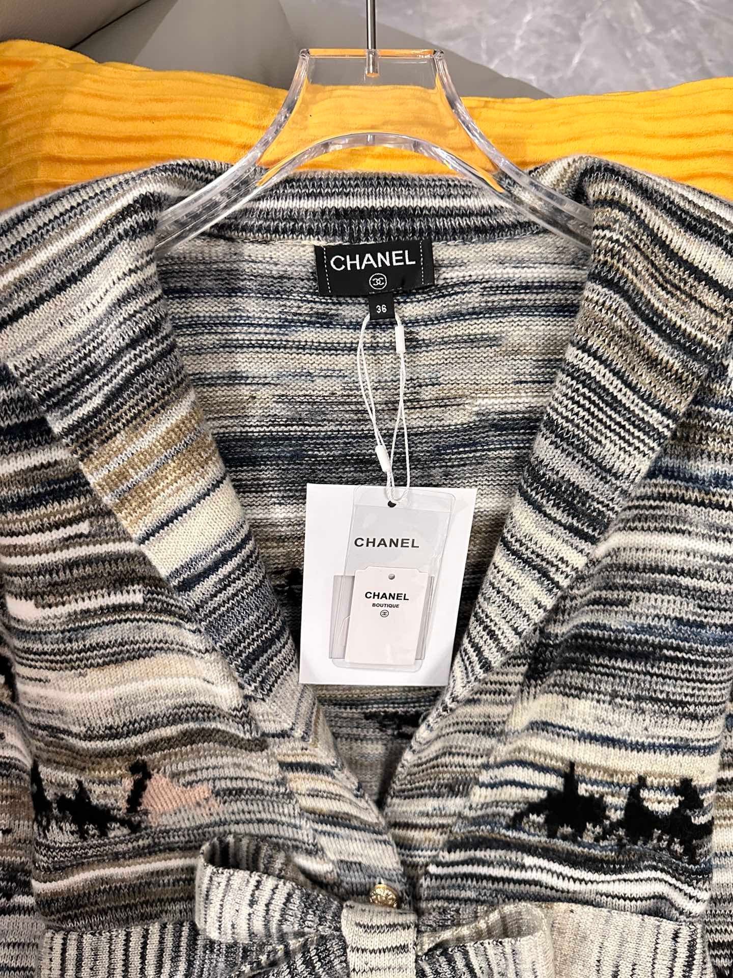 Stripe embroidery knit coat - Ultra-Collectible