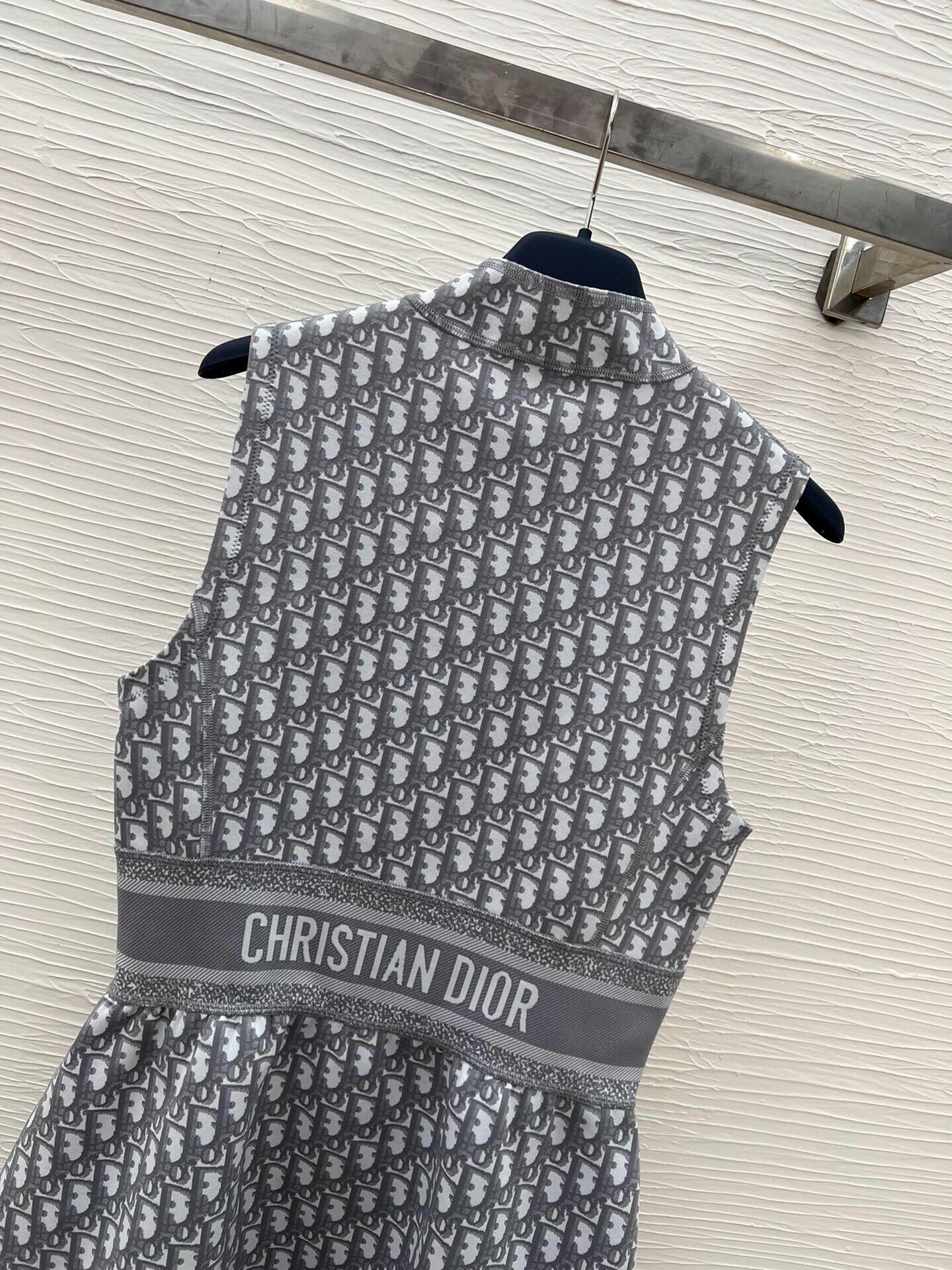 Presbyopia vest dress - Ultra-Collectible