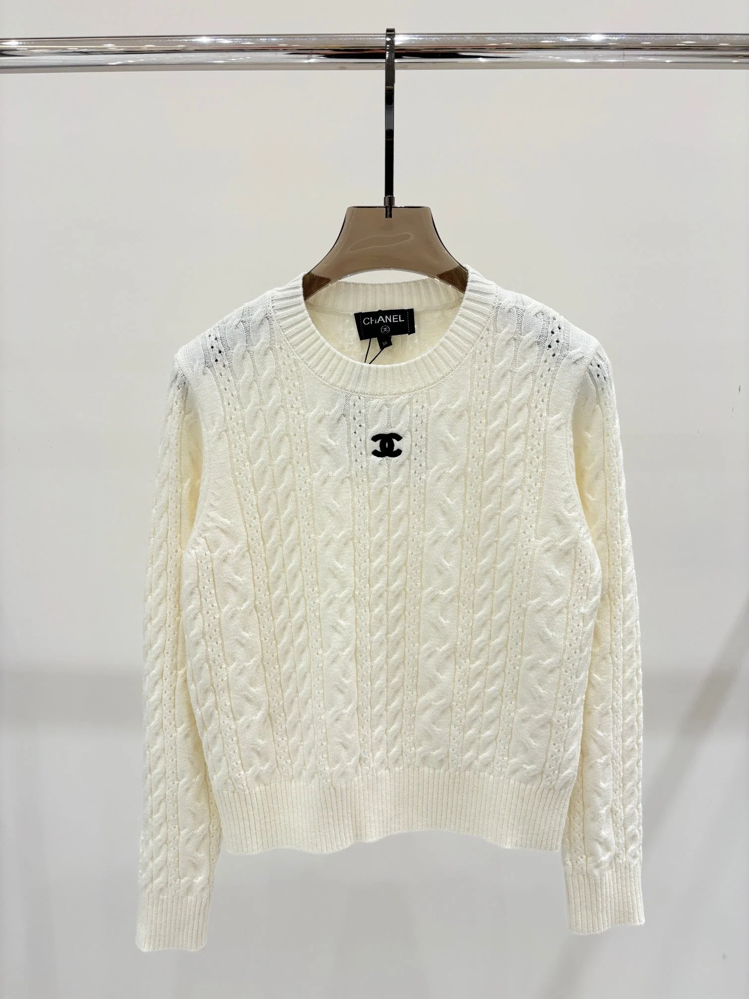 Round neck solid color twist logo knitted long sleeves - Ultra-Collectible