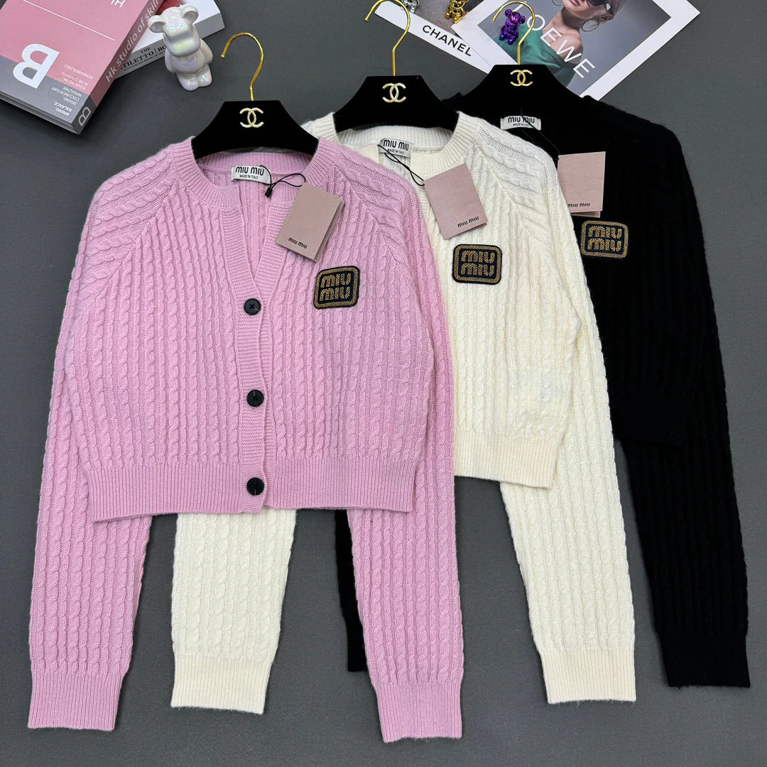 Crew neck slit cardigan - Ultra-Collectible