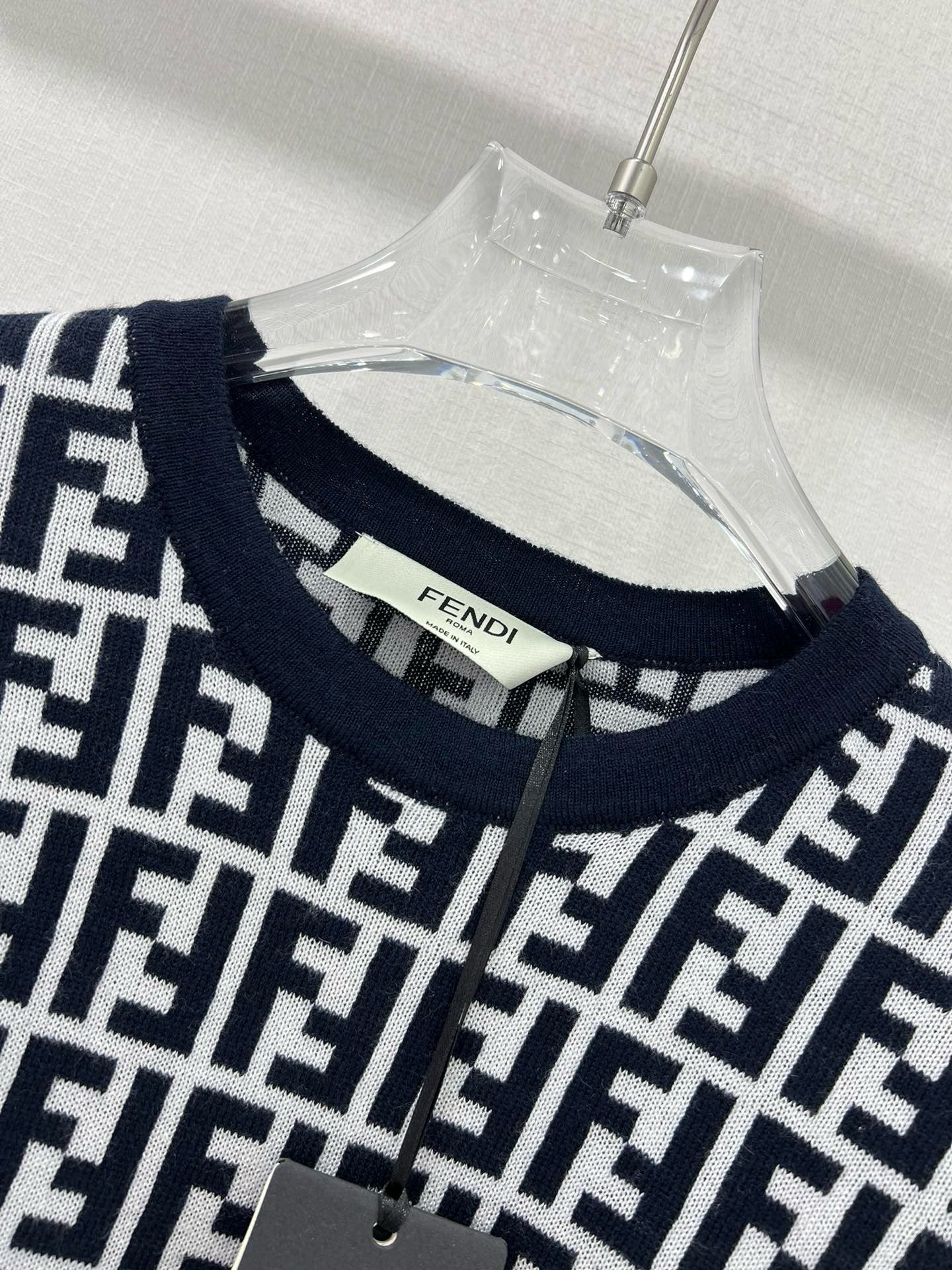 Letter knitted short sleeves - Ultra-Collectible