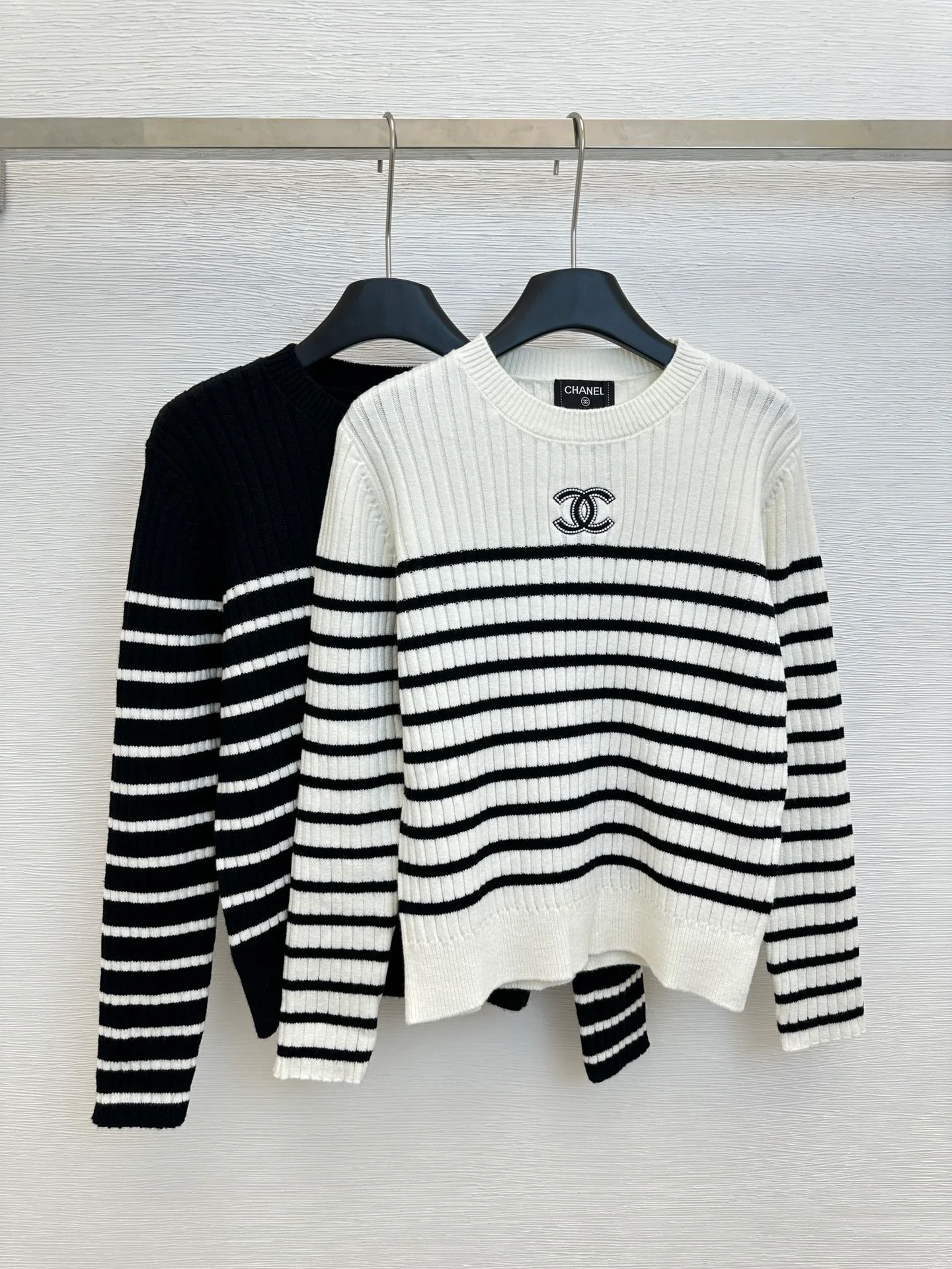 Vertical stripe knitted round neck long sleeves - Ultra-Collectible