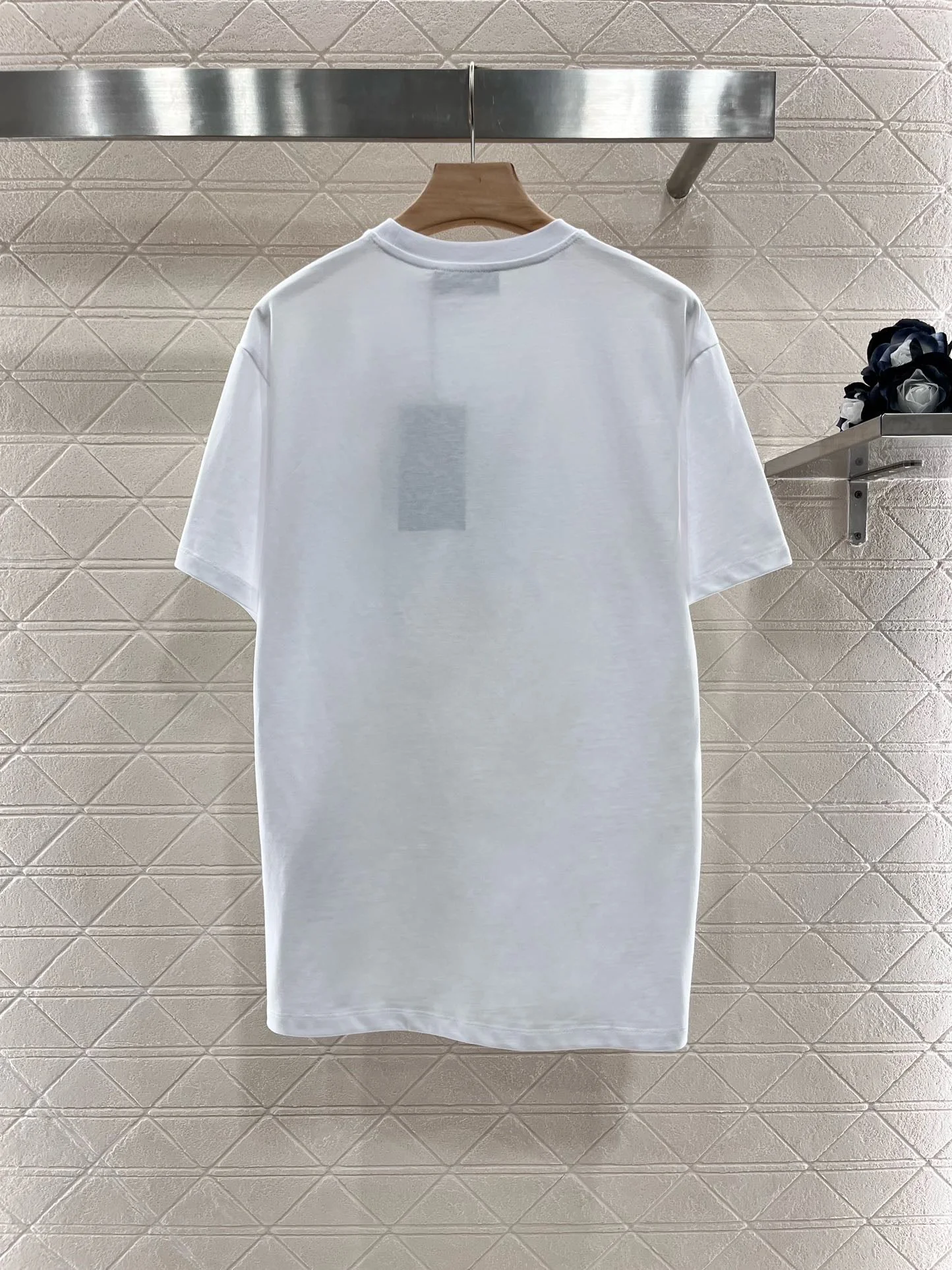 Round neck rhinestone T-shirt - Ultra-Collectible