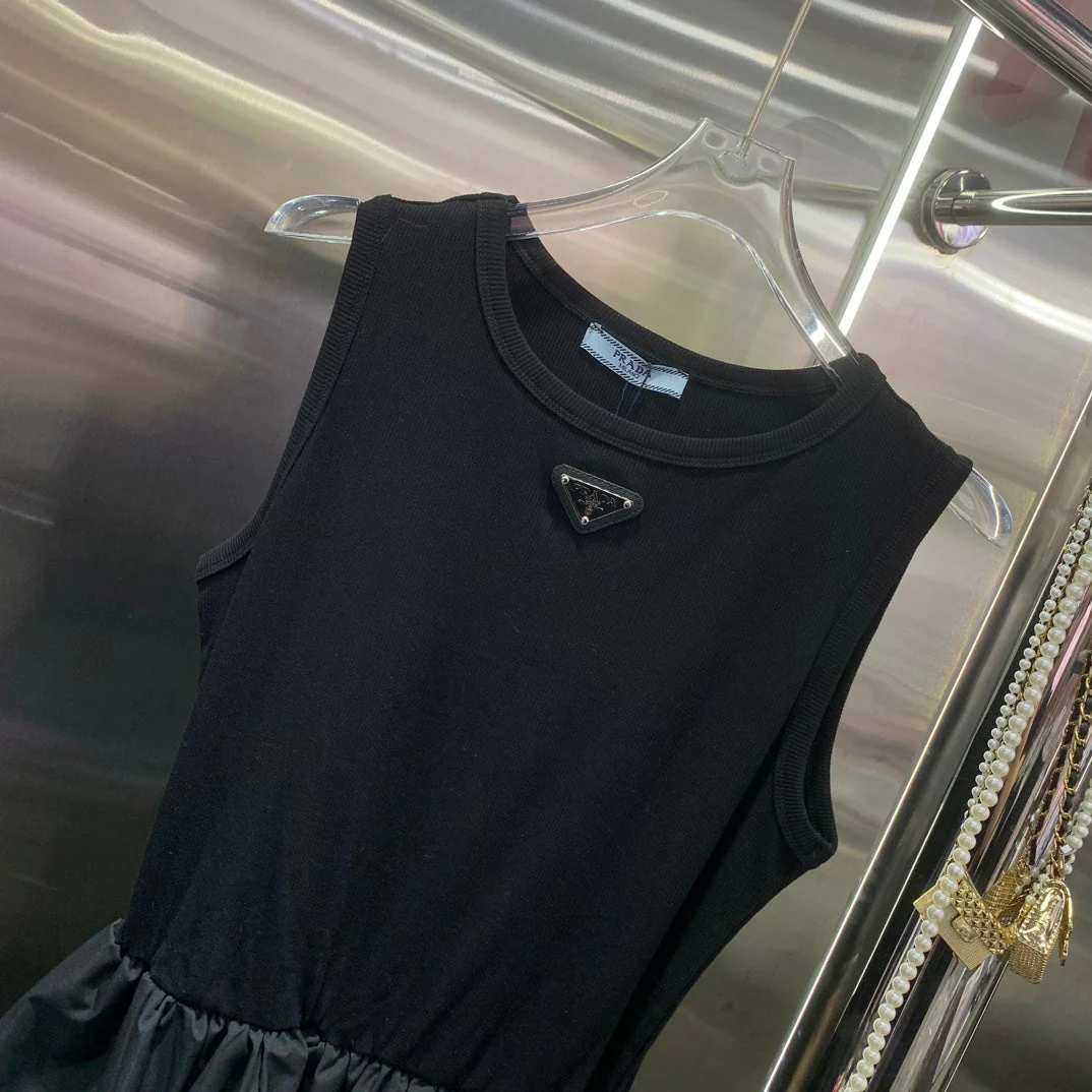 Simple vest dress - Ultra-Collectible