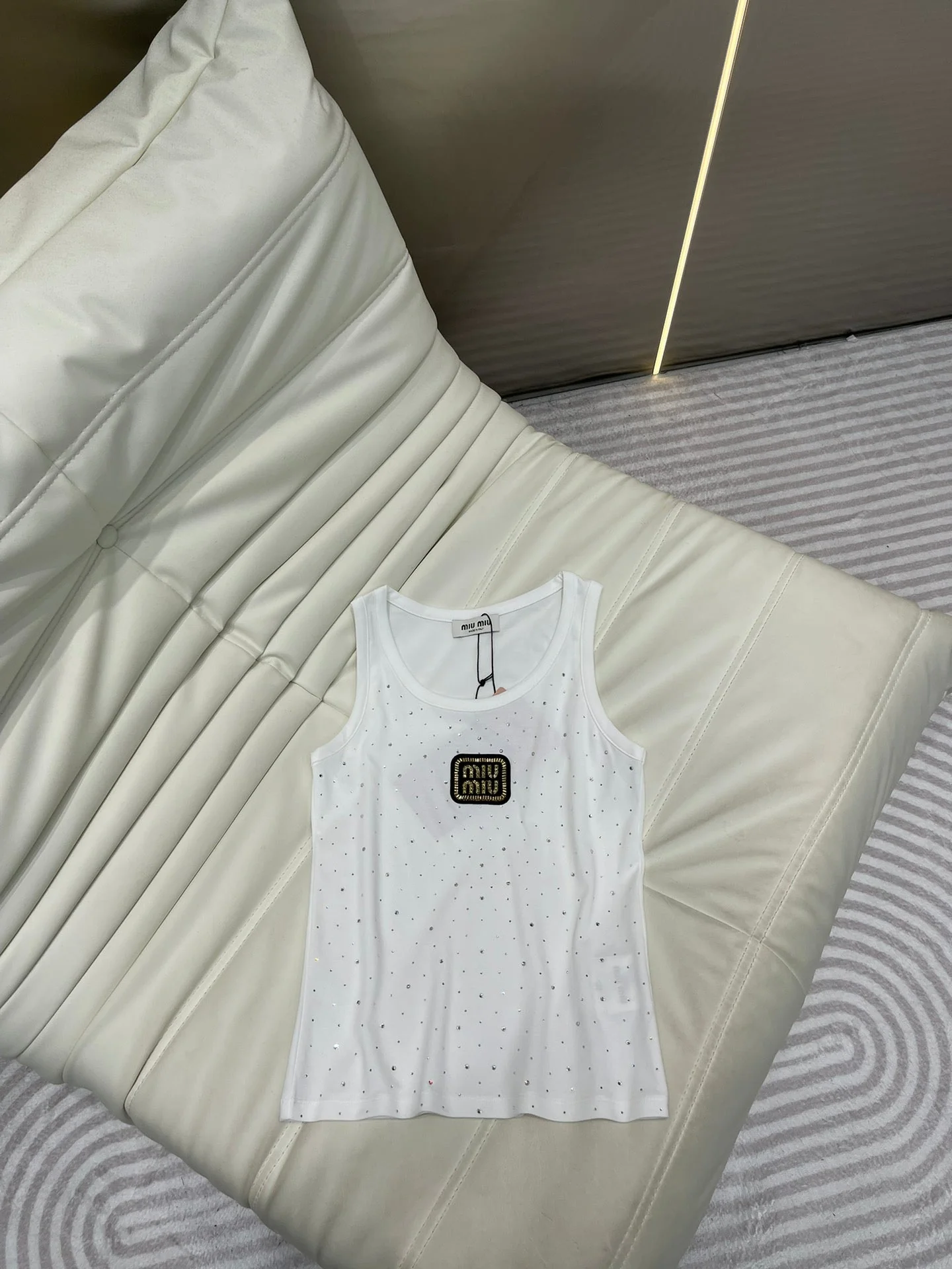 Solid color versatile fashion 𝐔 collar vest - Ultra-Collectible