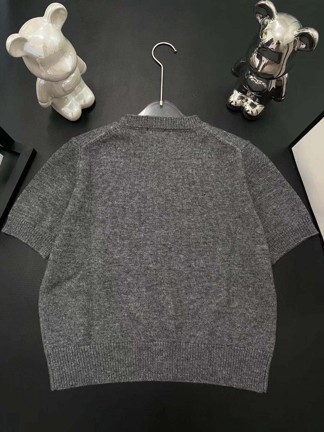 Letter embroidered wool short sleeves - Ultra-Collectible