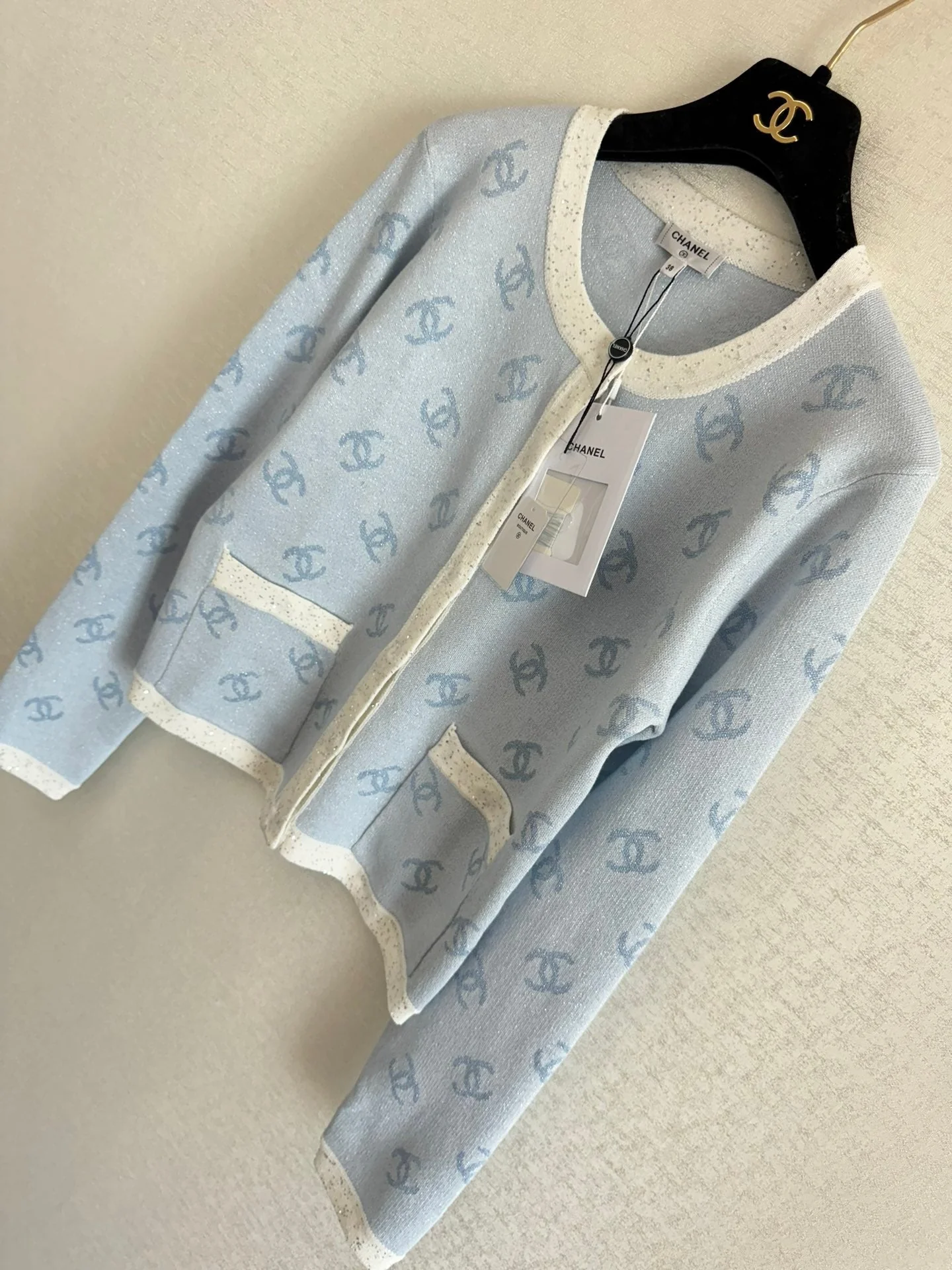 Light-colored logo knitted long-sleeved cardigan - Ultra-Collectible