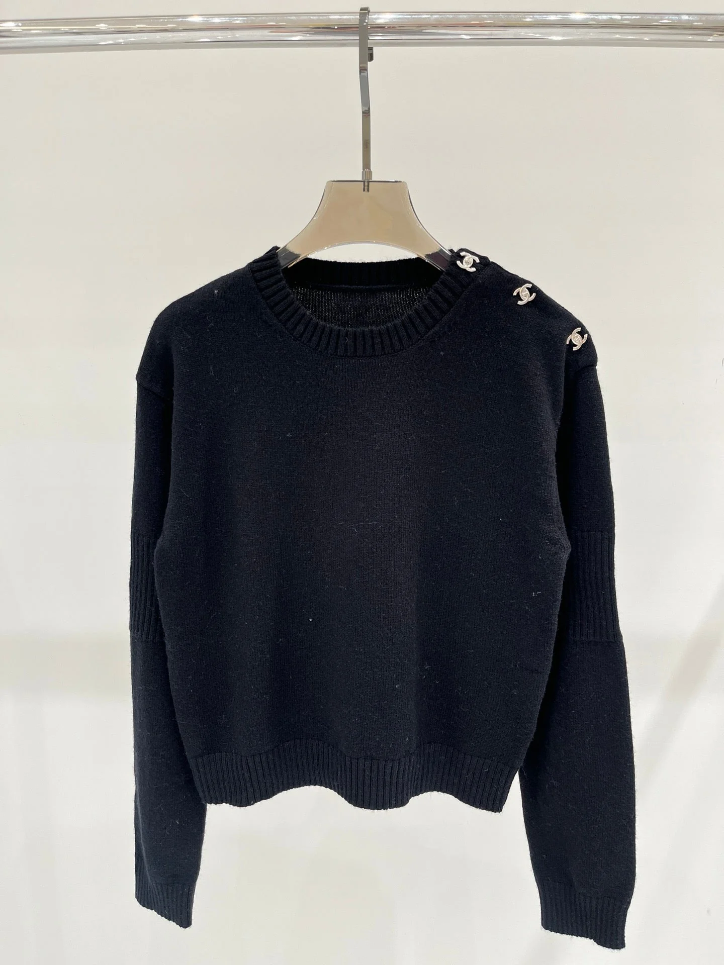 Simple style sweater - Ultra-Collectible