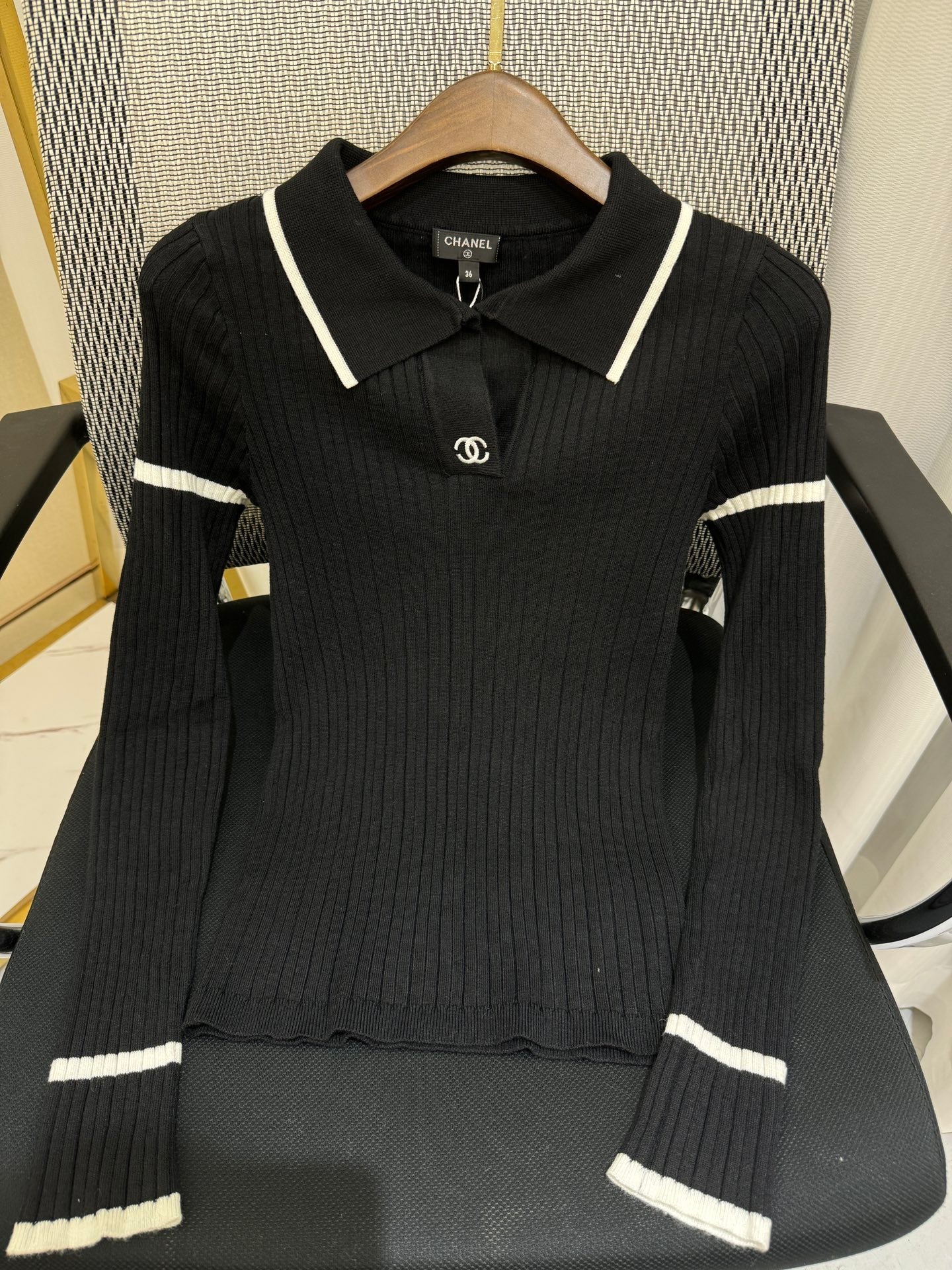 Lapel embroidered knitted bottoming shirt - Ultra-Collectible