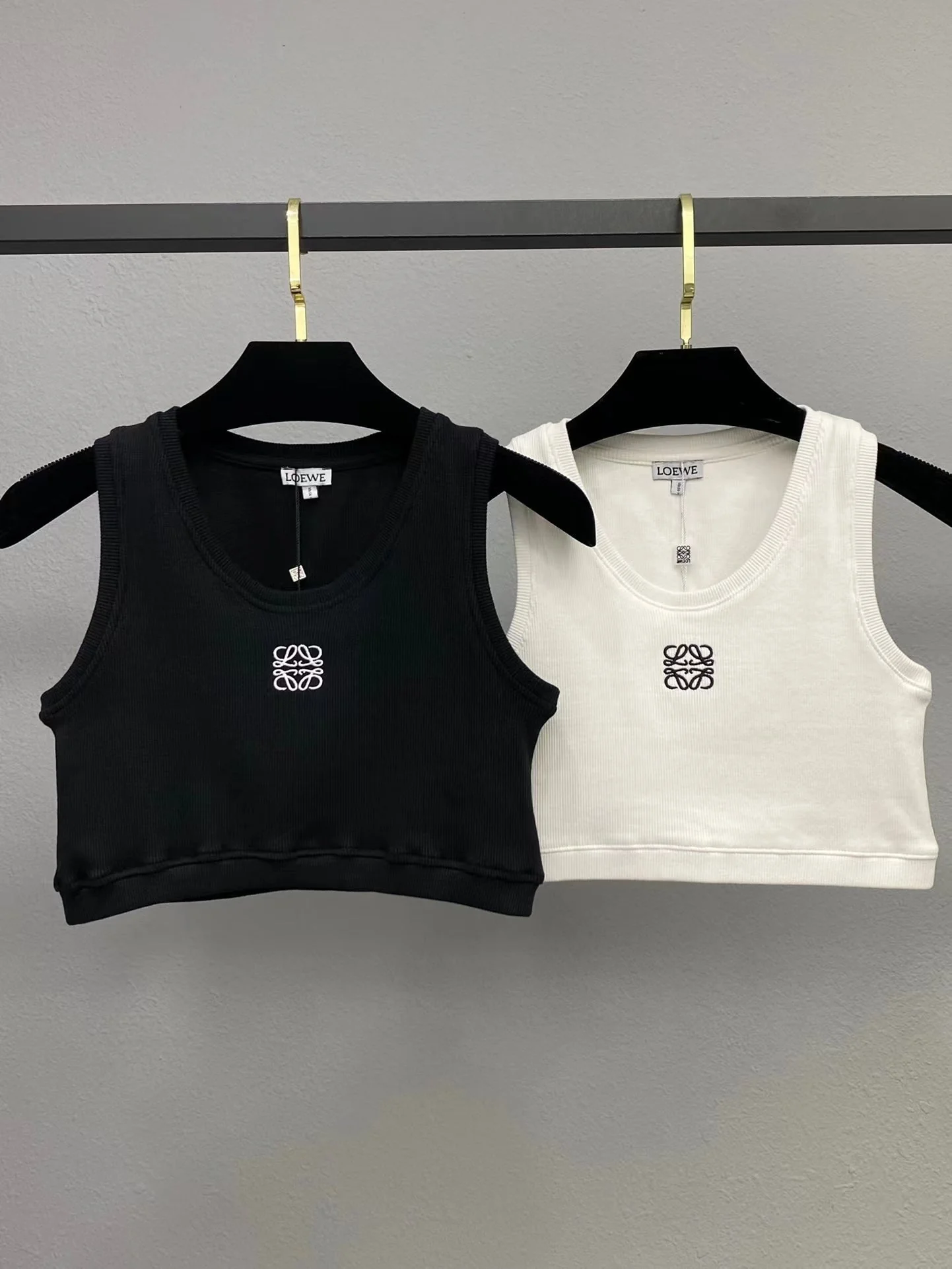 New simple and versatile logo embroidered short vest - Ultra-Collectible