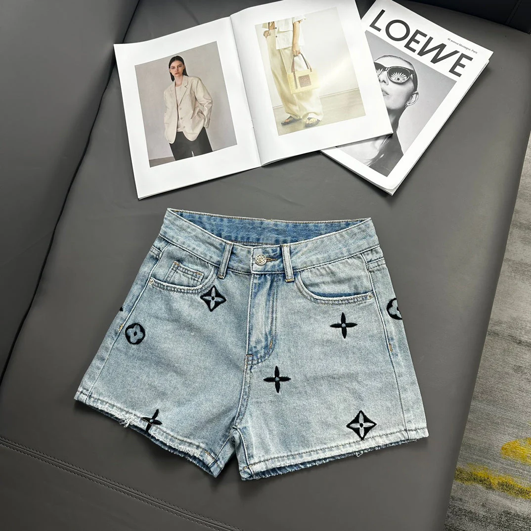 Old flower and letter embroidered shorts - Ultra-Collectible