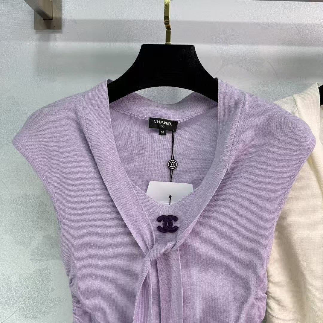 Pleated V-neck knitted vest - Ultra-Collectible