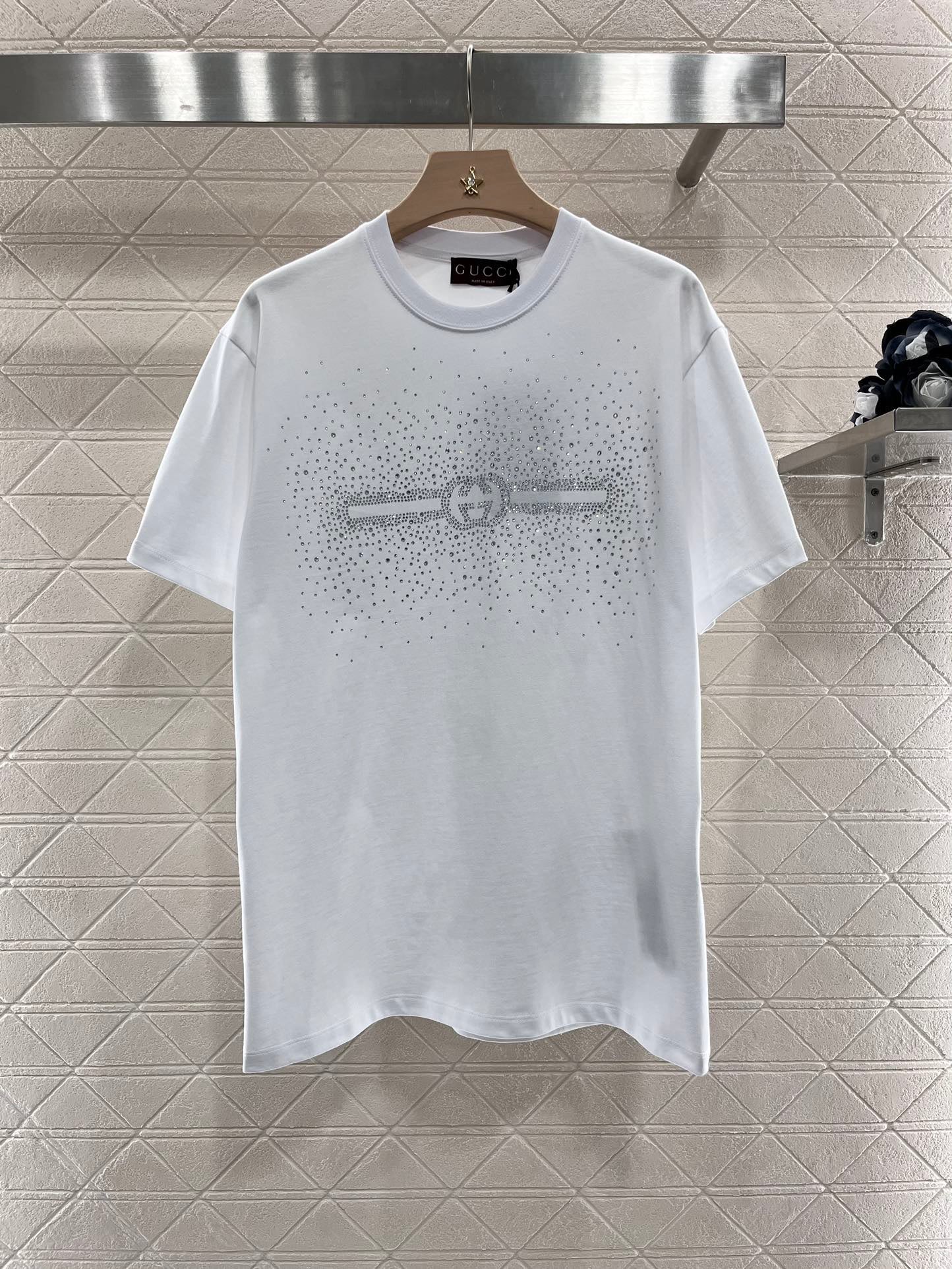 Round neck rhinestone T-shirt - Ultra-Collectible