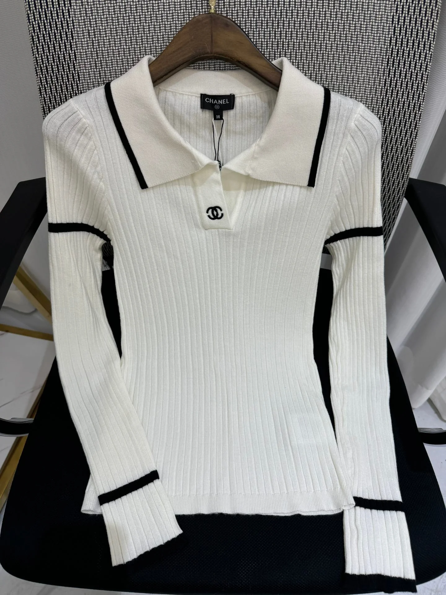 Lapel embroidered knitted bottoming shirt - Ultra-Collectible