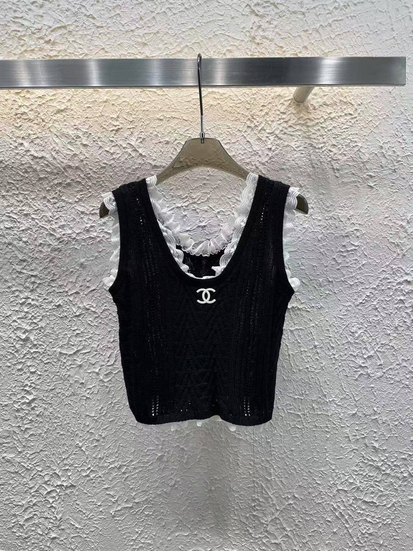 25 Spring New Arrival Lace Stitching Knitted Vest - Ultra-Collectible