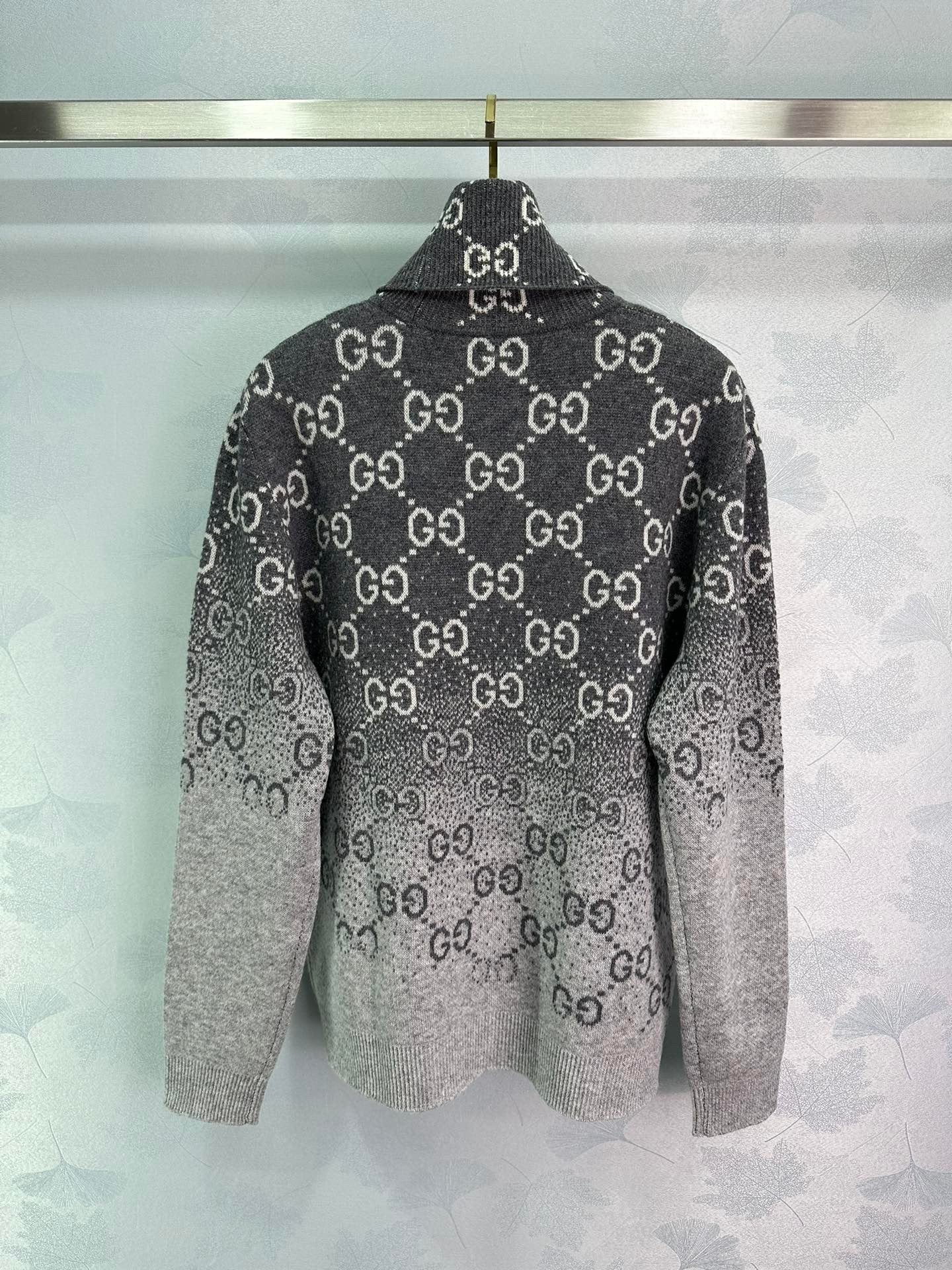 Retro high-grade gray gradient elderly sweater - Ultra-Collectible