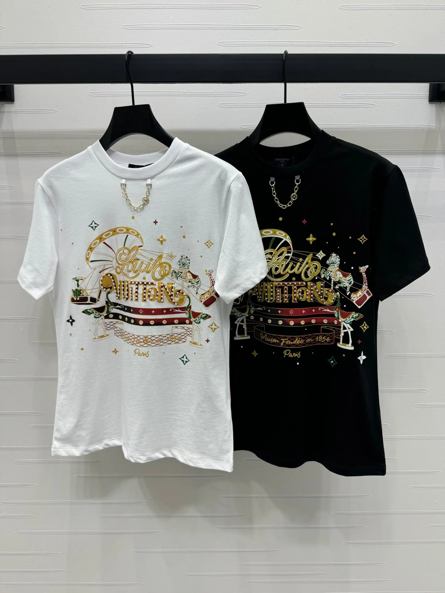 Round neck beaded print chain short-sleeved T-shirt - Ultra-Collectible