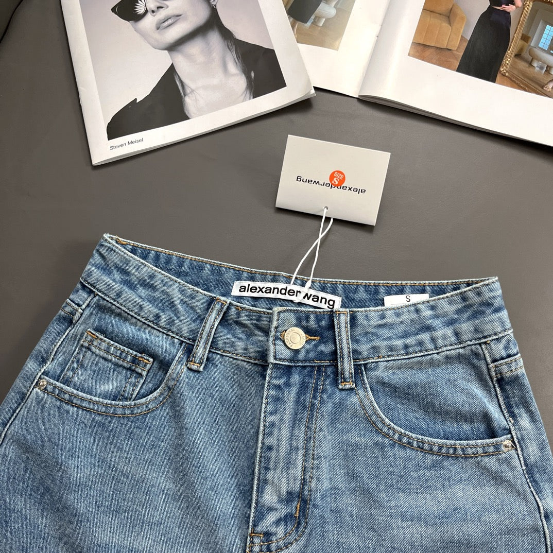 Back pocket laminated lettering shorts - Ultra-Collectible