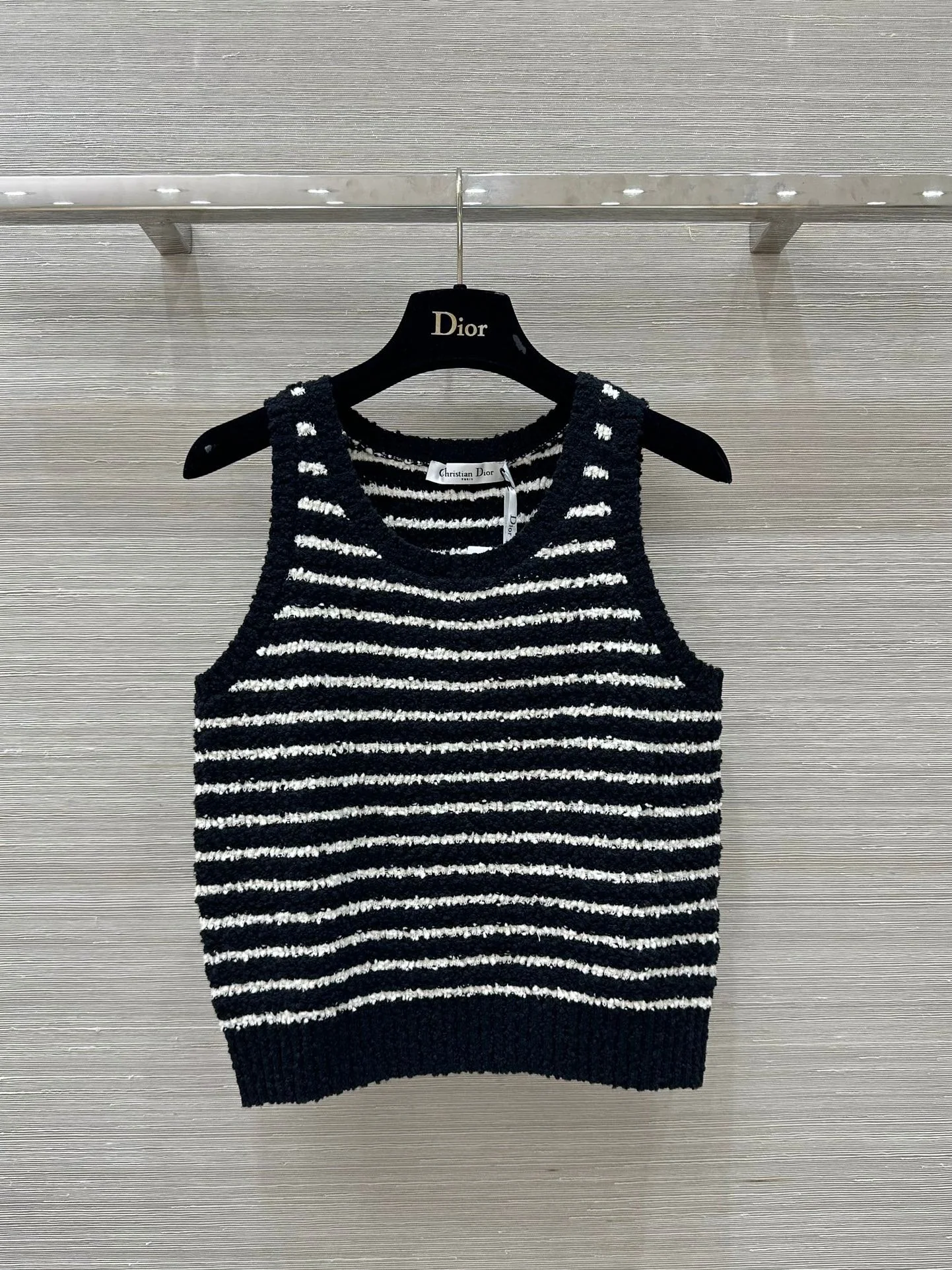 Temperament striped knitted vest - Ultra-Collectible