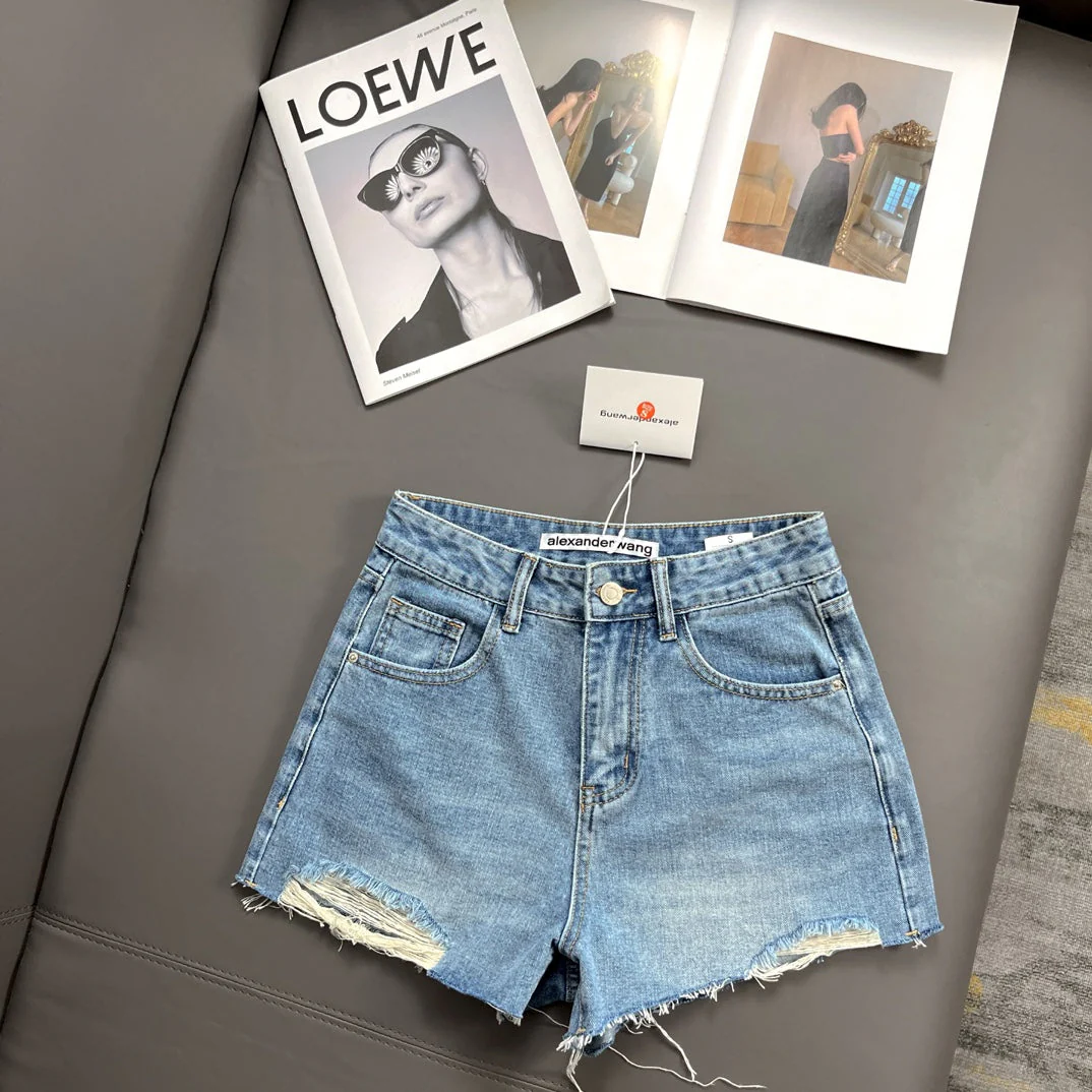 Back pocket laminated lettering shorts - Ultra-Collectible