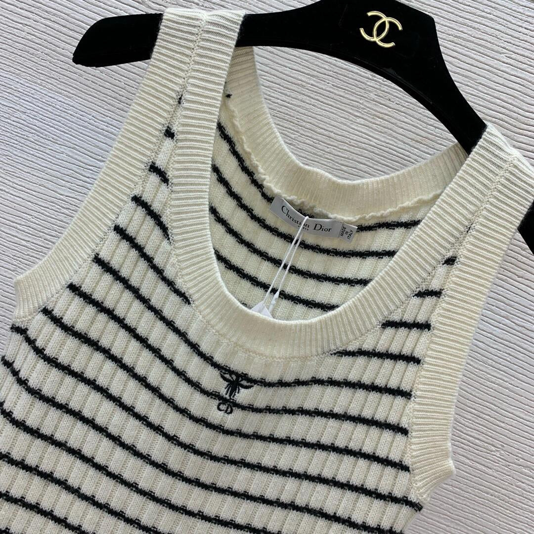 Minimalist striped knitted vest - Ultra-Collectible
