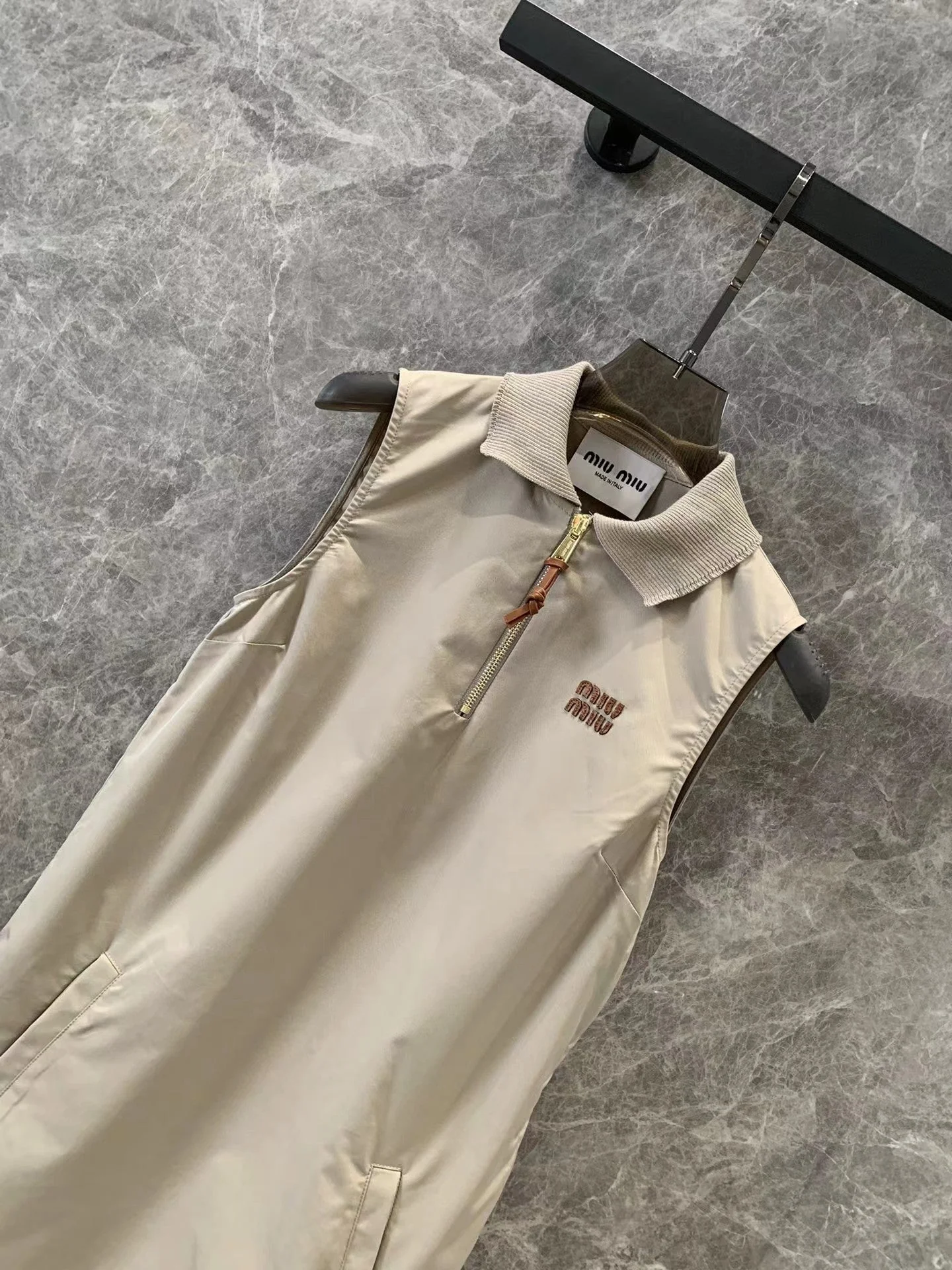 New lapel half zipper micro logo vest dress - Ultra-Collectible